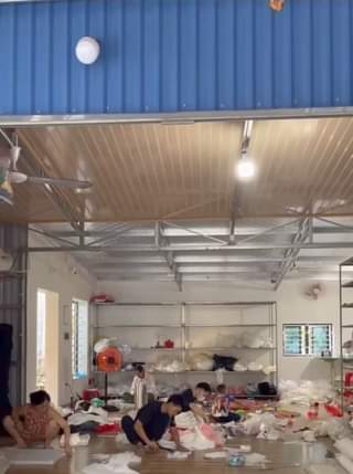 [🆕🇻🇳]  Voi Béo Store – Quần áo trẻ em xuất khẩu, xuất dư, hàng thiết kế cho bé 🧑‍🧒❤️️👶⭐️ Lần nào đi siêu thị mấy ông nhõi đều đòi mua kẹo zẻo Hamberger này
Nên thôi t mua lun bên trung cho gòi  rẻ hẳn. Hàng chính hãng nha.
#89k/hộp 12 que , shares-0✔️ , likes-0❤️️ , date-🇻🇳🇻🇳🇻🇳📰🆕