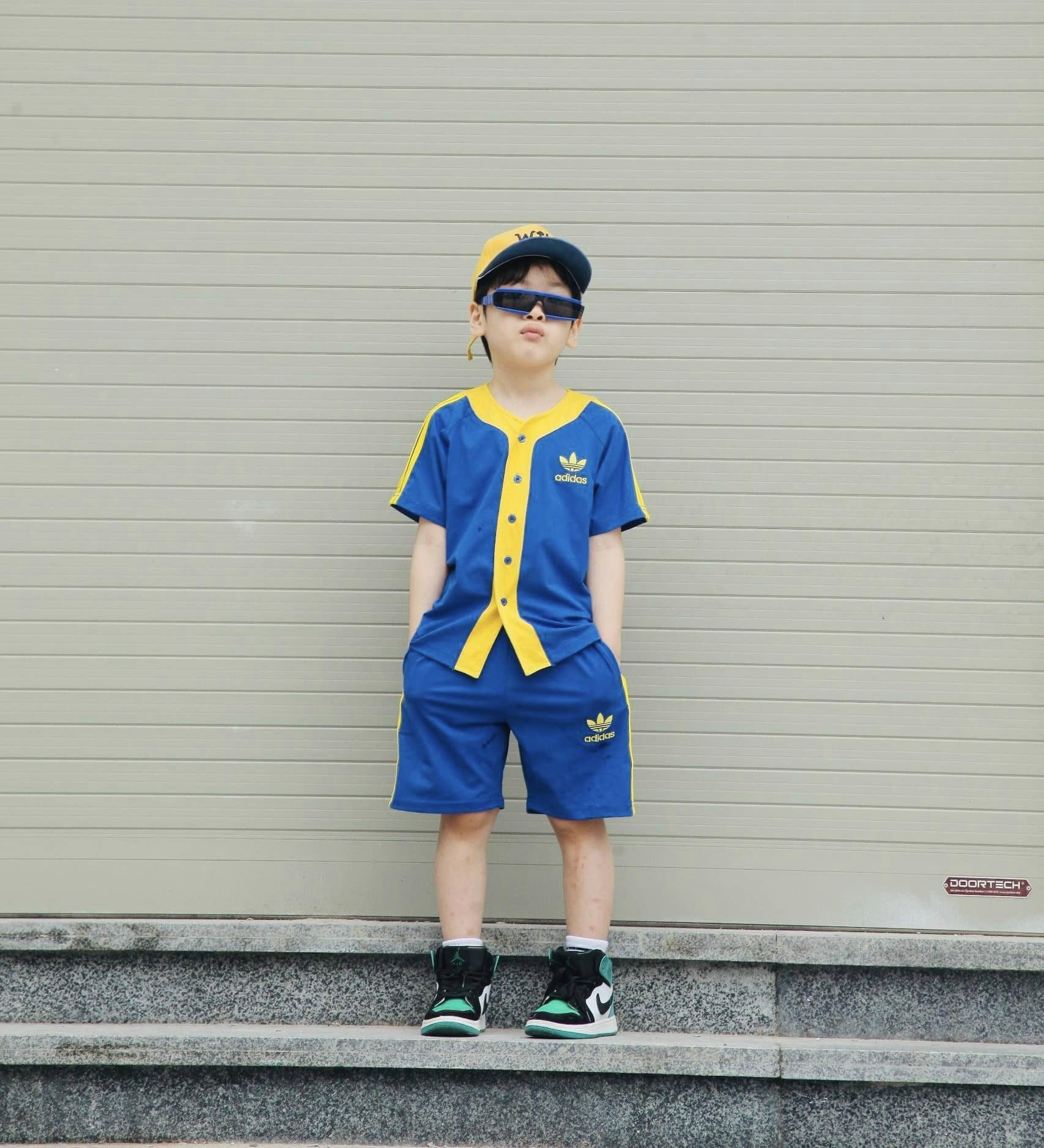 [🆕🇻🇳] FENDI Kids – Chuyên Quần Áo Thiết Kế VNXK, TQXK Cho Bé Yêu 🧑‍🧒❤️️👶⭐️ – Màu đẹp thế này ko thể thiếu trong tủ đồ được!!
Set Adidas bản kids phối màu cực sang xịn
– Chất liệu vải dệt chính phẩm hãng 100% cotton co giãn 4 chi , shares-6✔️ , likes-472❤️️ , date-2024-04-20 23:38:42🇻🇳🇻🇳🇻🇳📰🆕