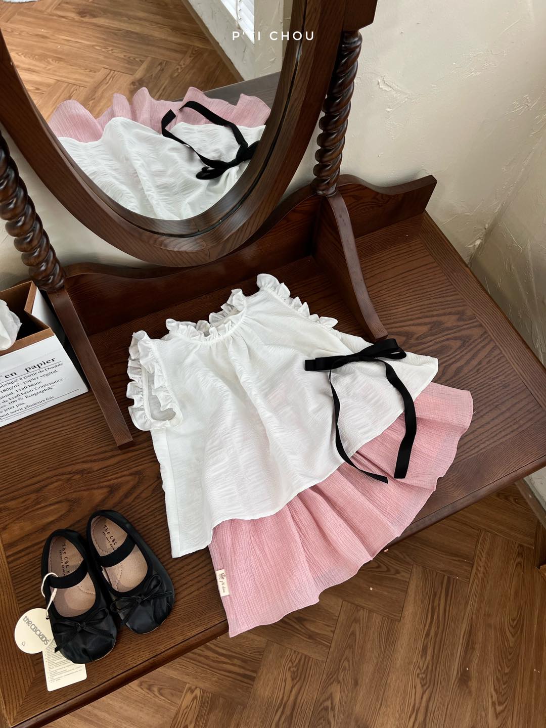 [🆕🇻🇳] P’ti Chou – Thời trang thiết kế dành cho trẻ em 😎❤️️⭐️ Áo bèo Lila đã có sẵn
Đặt gấp đi chơi 1/6 ba mẹ ơiii
Mức giá yêu thương cho cả set ♡
Giới thiệu với bé yêu một outfit mới của P’ti chou ♡
✿  Chiế , shares-2✔️ , likes-7❤️️ , date-2024-05-15 20:19:43🇻🇳🇻🇳🇻🇳📰🆕