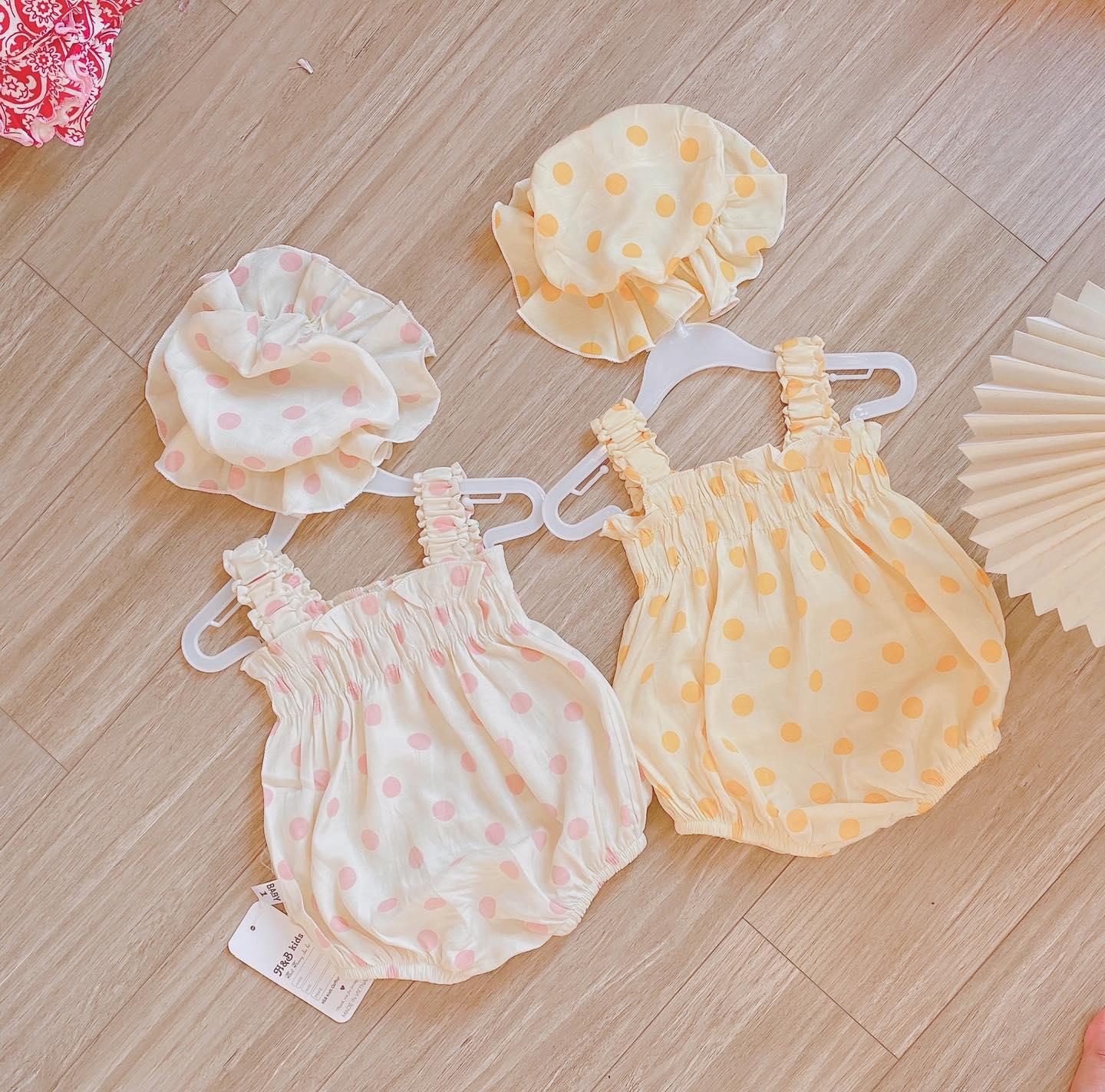 [🆕🇻🇳] Lynh’s – Chuyên quần áo sơ sinh 🧑‍🧒❤️️👶⭐️ Body đũi trơn hai dây kèm mũ mát rượi luôn ạ
Size 3kg đến 11kg
#lynhbeebaby #lynhbee #bodymuahechobe  #bomuahechobe #bodyhaidaychobe #dobohaidaychobe #dob , shares-0✔️ , likes-0❤️️ , date-2024-05-02 17:30:17🇻🇳🇻🇳🇻🇳📰🆕