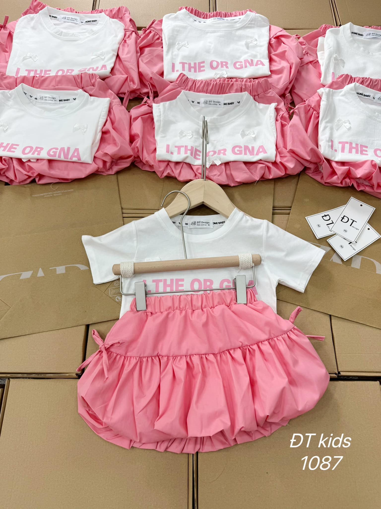 [🆕🇻🇳] Shop quần áo trẻ em minkids 😎❤️️⭐️  đẹp rụng tim với sét áo kèm  quần bí ngô cho bé gái
chất liệu áo cotton tàu phối nơ
xinh xăn -Quần vải thô nến xịn , thiết kế
dáng bí ngô 2 lớp bao x , shares-0✔️ , likes-5❤️️ , date-2024-05-16 16:51:57🇻🇳🇻🇳🇻🇳📰🆕