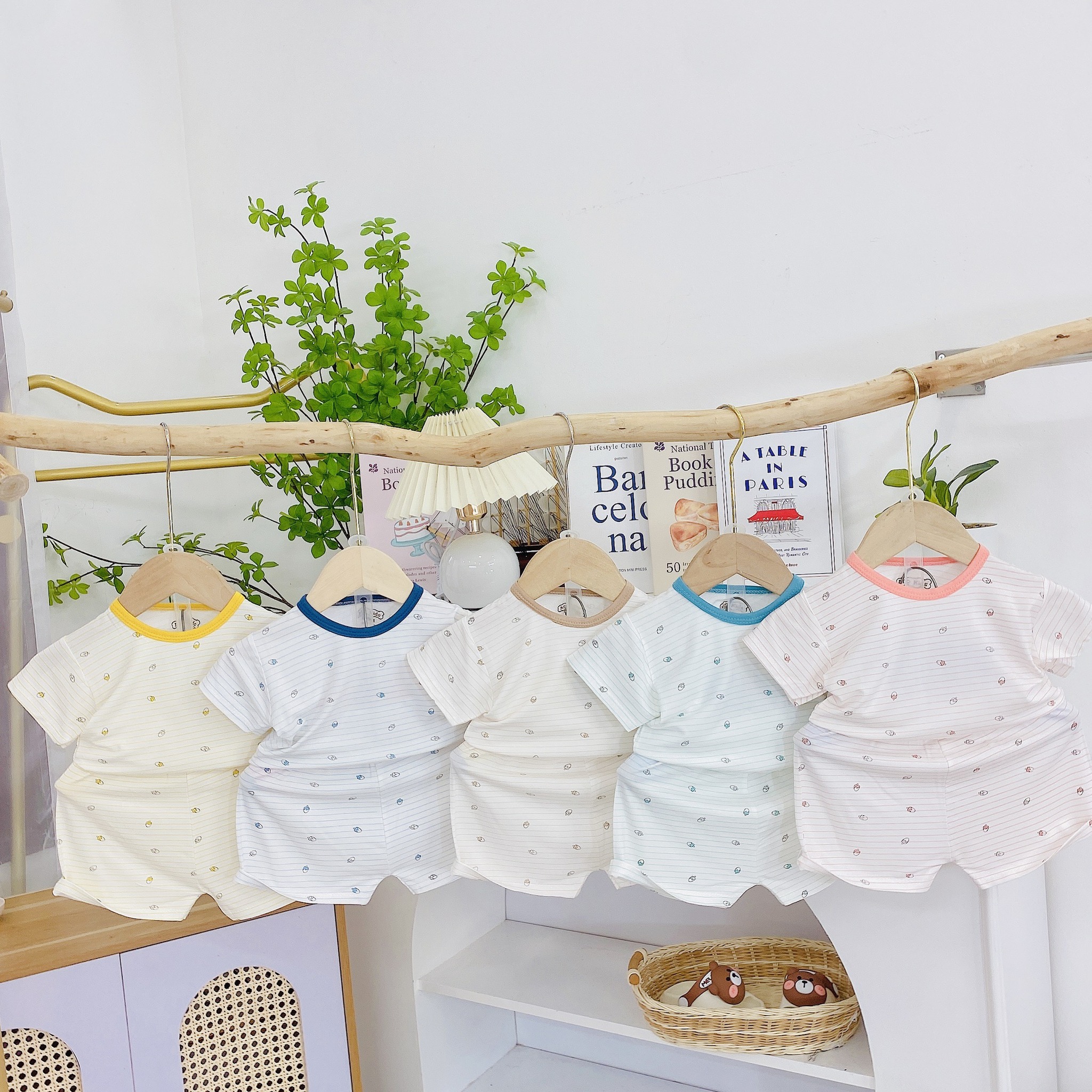 [🆕🇻🇳] NEO – Thời Trang Bé Cao Cấp – Thiết kế, sản xuất và phân phối thời trang trẻ em cao cấp 🧑‍🧒❤️️👶⭐️ Bộ cộc tay MD in họa tiết 0-14M
Chất Petit thun lạnh phù hợp với da nhạy cảm, Không xù lông sau 1 thời gian mặc . 2 kiểu sáng chui và khuy cài cho mẹ thoả , shares-2✔️ , likes-12❤️️ , date-2024-05-18 04:37:04🇻🇳🇻🇳🇻🇳📰🆕