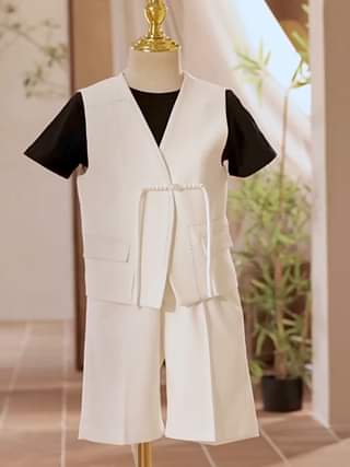 [🆕🇻🇳]  MMKID aims to bring kids the most high fashionable and high quality party design 🧑‍🧒❤️️👶⭐️ Set Vest cho bé trai được thiết kế phá cách, để trở nên vừa sang trọng vừa thoải mái, và có chút phóng khoáng. Mẫu Vest không cổ, thiết kế tay shorts kết h , shares-0✔️ , likes-0❤️️ , date-2024-06-04 21:09:13🇻🇳🇻🇳🇻🇳📰🆕