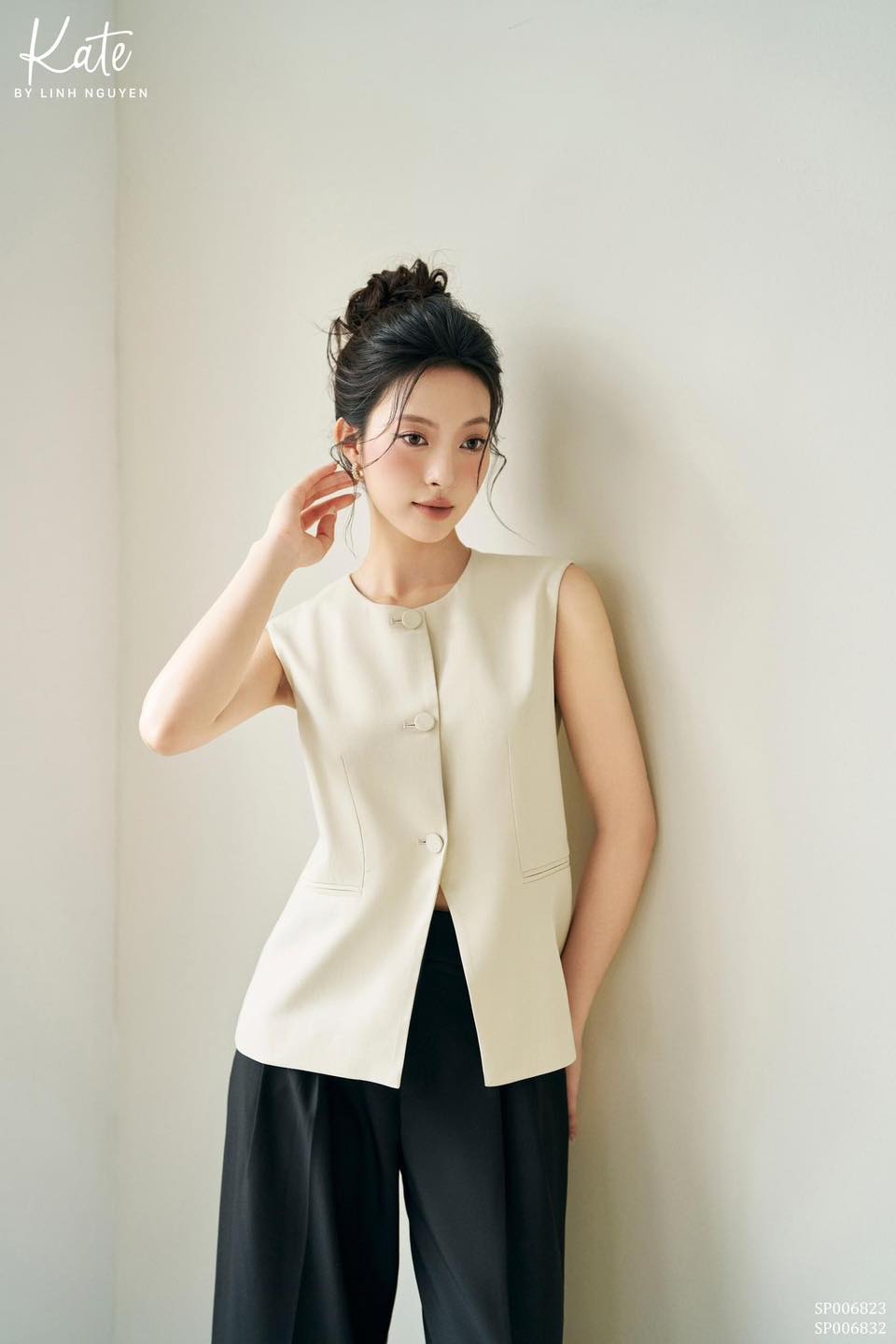 [🆕🇻🇳] Kate By Linh Nguyen – Kim Mã 😎❤️️⭐️ 𝐘𝐞𝐨𝐧 𝐆𝐢𝐥𝐞
Yeon Gile hứa hẹn sẽ là “must have item” trong tủ đồ hè của nàng khi sở hữu kiểu dáng suông, đánh eo nhẹ vô cùng hiện đại trên nền chất liệu tex , shares-0✔️ , likes-7❤️️ , date-2024-05-17 13:36:19🇻🇳🇻🇳🇻🇳📰🆕