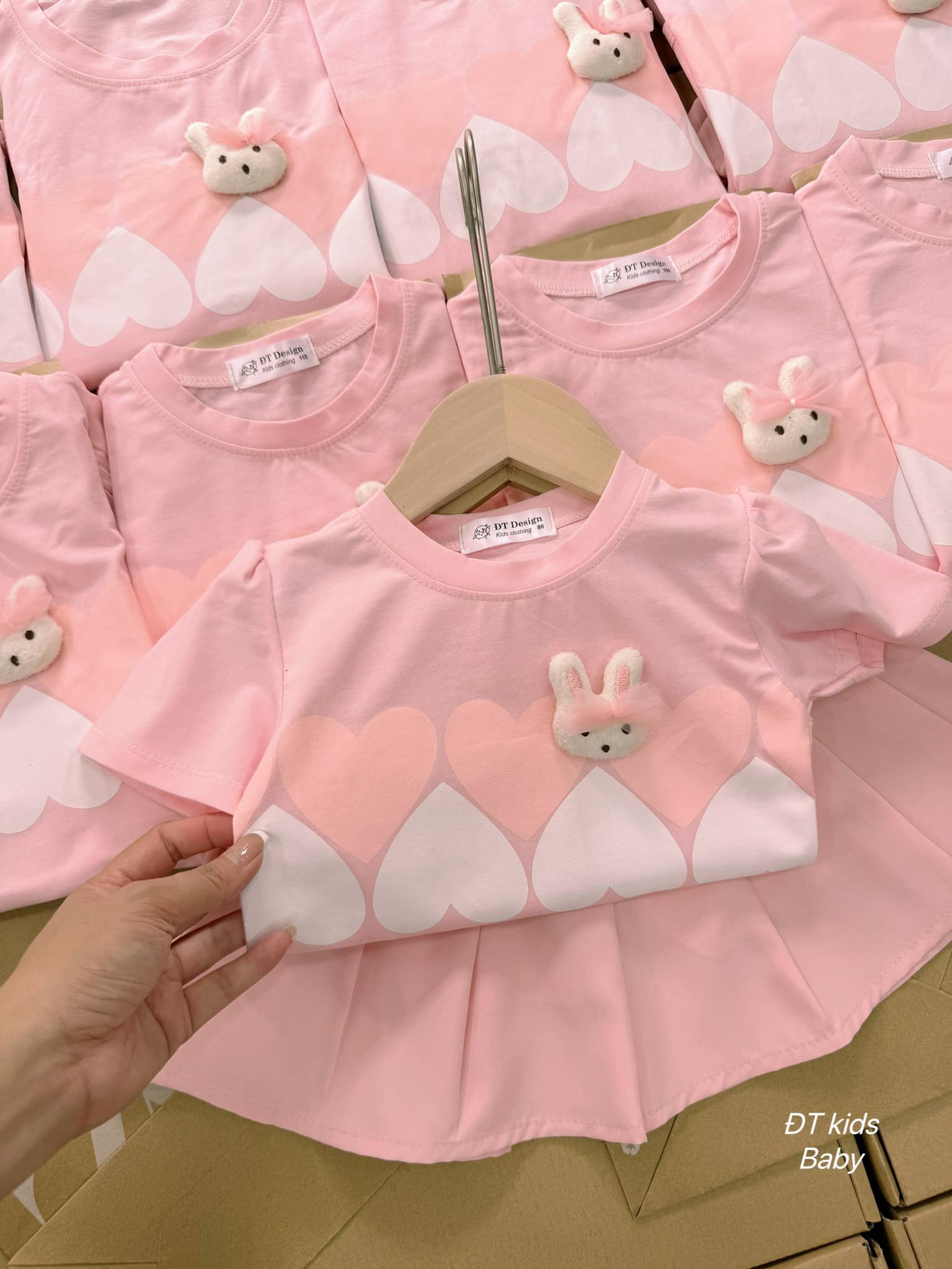 [🆕🇻🇳] Shop quần áo trẻ em minkids 😎❤️️⭐️ Hàng Hót Trend Nè Các Mon
Chào đón 1 sét áo cotton tàu + hót mát cho mùa hè – siêu xinh độc lạ luôn ạ
chât liệu cotton đang rất hót ở thị trường  thoáng  , shares-4✔️ , likes-244❤️️ , date-2024-05-18 15:47:44🇻🇳🇻🇳🇻🇳📰🆕