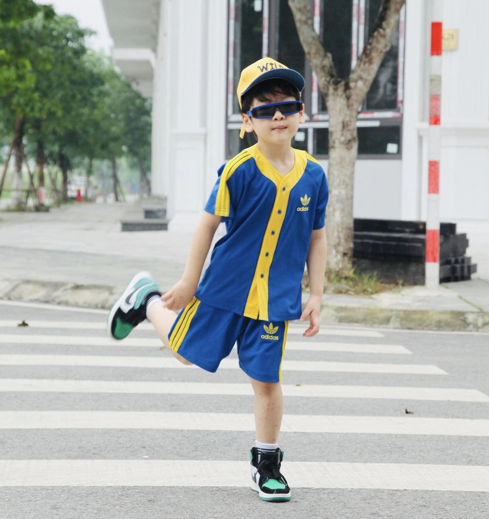[🆕🇻🇳] FENDI Kids – Chuyên Quần Áo Thiết Kế VNXK, TQXK Cho Bé Yêu 🧑‍🧒❤️️👶⭐️  𝐒𝐀𝐋𝐄 𝐂Ự𝐂 𝐋Ớ𝐍  – Miễn phí ship khi mua từ 2 bộ
Nhận hàng kiểm hàng ưng ý mới nhận
Chất cotton 100% mềm mại thấm hút mồ hôi co giãn 4 chiều
Size: 10-48kg  , shares-18✔️ , likes-315❤️️ , date-2024-06-01 16:12:30🇻🇳🇻🇳🇻🇳📰🆕