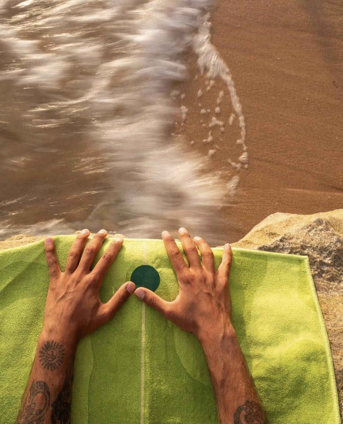 [🆕🇻🇳] YogaVietnam.vn 🧘 Top1Yoga 🤸🏻‍♀️ Mùa hè này bạn có đuổi theo con sóng,  có chân trần chạm cát, có mở tim về hướng mặt trời? Cho chiếc khăn yoga Manduka này đi cùng nhé.
 , shares-0✔️ , likes-6❤️️ , date-2024-07-09 11:30:23🇻🇳🇻🇳🇻🇳📰🆕