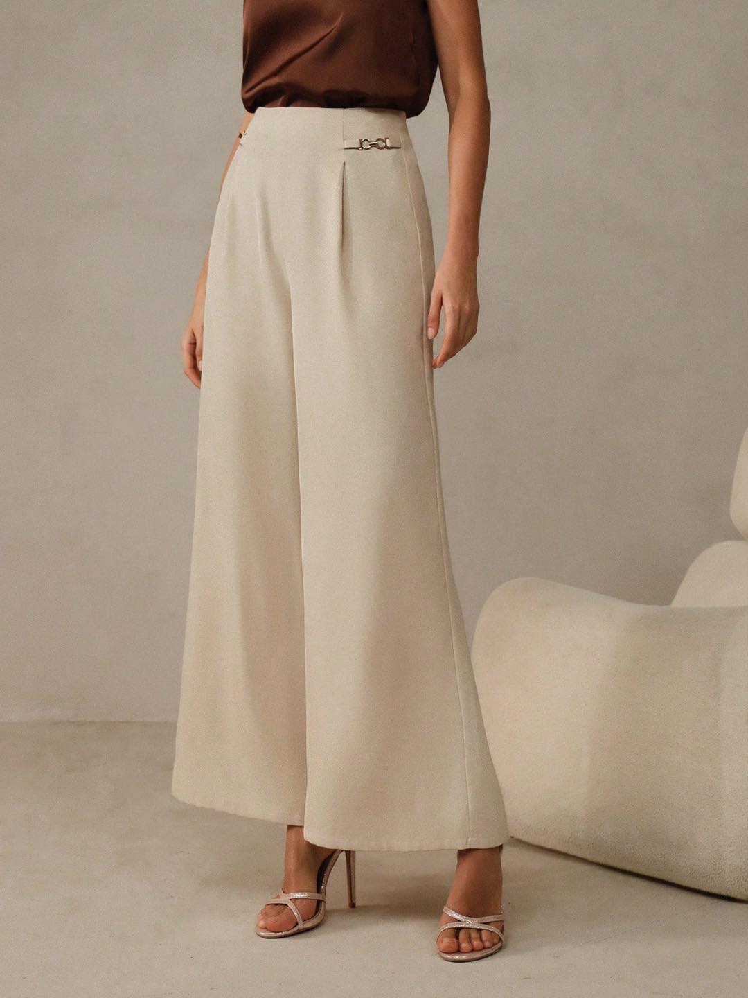 [🆕🇻🇳] Shop mẹ bé Hồng Ánh authenic 😎❤️️⭐️ Lâu lắm mới tìm được chiếc quần  ưng ntn Ce uii. Uk saleee #285k  vtayy nha. Hè quần ống rộng  lên ngôi mix với gì cũng đẹp xuất sắc  Tranh thủ salee Ce vợ , shares-0✔️ , likes-4❤️️ , date-2024-06-06 01:11:34🇻🇳🇻🇳🇻🇳📰🆕