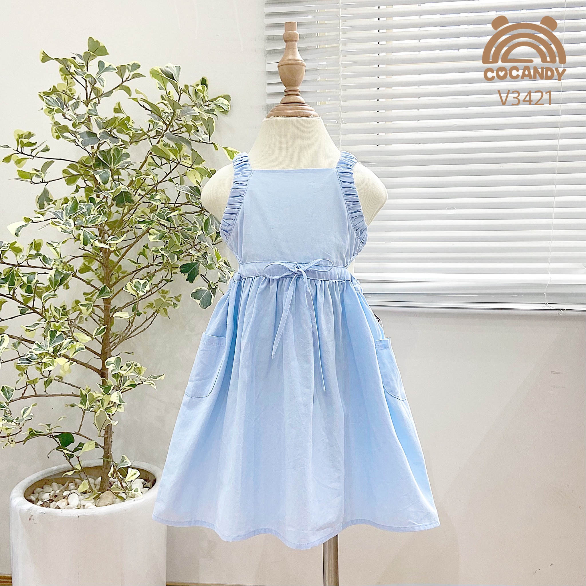 [🆕🇻🇳]  Cocandy – Thời trang trẻ em thiết kế COCAND 😎❤️️⭐️ Lên form canh để thấy sự điệu đà của BLUE ITEM
Chất liệu THÔ HÀN mềm – nhẹ – siêu mát.  Nhấn chun hở eo điệu đà, tiểu thư cùng gam xanh dương chuẩn mùa du , shares-0✔️ , likes-15❤️️ , date-2024-05-30 20:00:02🇻🇳🇻🇳🇻🇳📰🆕