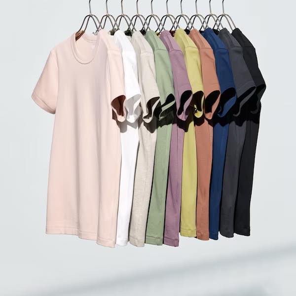 #uni_japan
E gom phông U nhà Uni giá tốt, chỉ #25Ok (size 2XL trở lên +20k) về tay tới 2/6 đây ạ.
Dáng siêu basic nên không bao giờ lỗi mốt, dễ phối đồ,