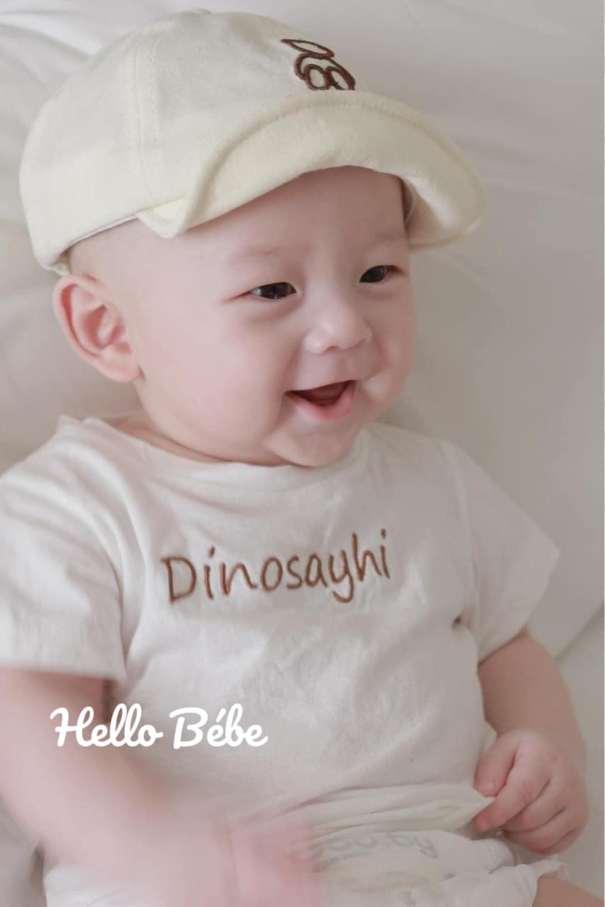 [🆕🇻🇳]  Hello Bébe ▪️ Shop chuyên order Quảng Châu 🧑‍🧒❤️️👶⭐️ Sẵn hàng #99k__99k____
Bé nào cũng nên có mụt chiếc áo phông trắng nha Mẹ ơi, điểm thêm chi tiết thêu tên bé
Bảng size:
Size 0: 6-8kg
Size 1: 8-10kg
, shares-1✔️ , likes-7❤️️ , date-2024-05-30 19:07:58🇻🇳🇻🇳🇻🇳📰🆕