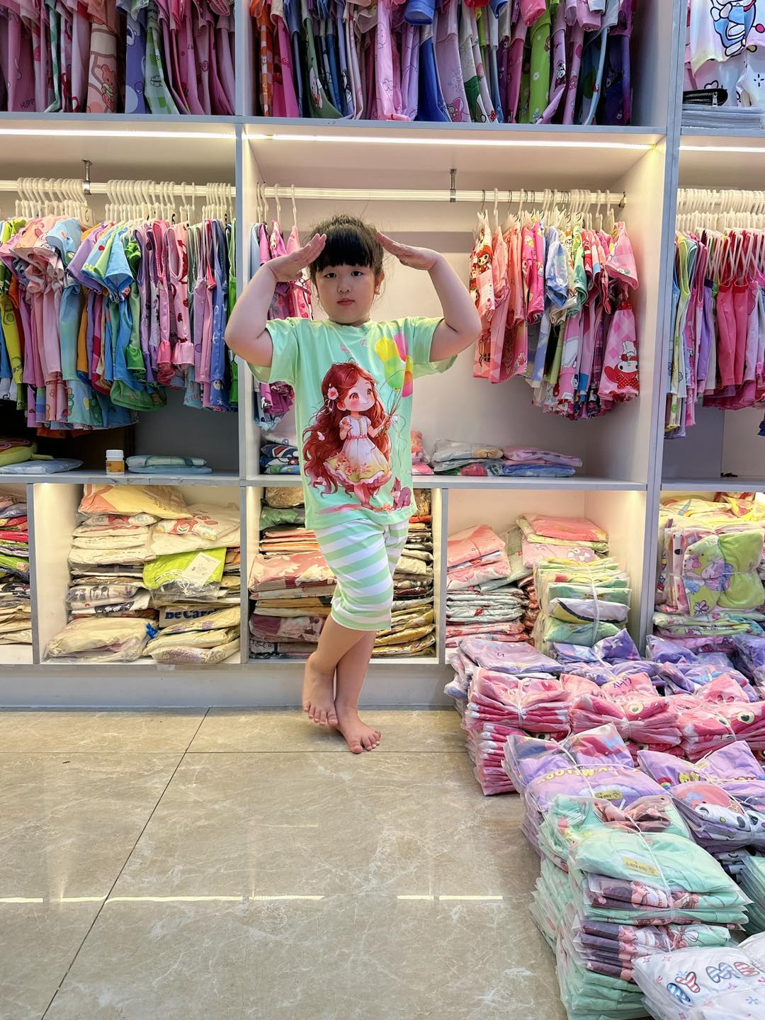 [🆕🇻🇳] ☘️Võ Hiền Kids – Chuyên Sỉ & Lẻ Đồ Bộ Trẻ em thun lạnh 3D Hàng loại 1 giá tại xưởng 🧑‍🧒❤️️👶⭐️ LÔ NGỐ SỌC ĐƠN GIẢN NHƯNG RẤT HOT LUÔN Ạ
các mom nhanh tay ghẹo lựa nhanh kẻo hết nhé
Hàng đủ size 12-42 Kg ạ
Ba , shares-18✔️ , likes-901❤️️ , date-2024-06-07 14:28:00🇻🇳🇻🇳🇻🇳📰🆕