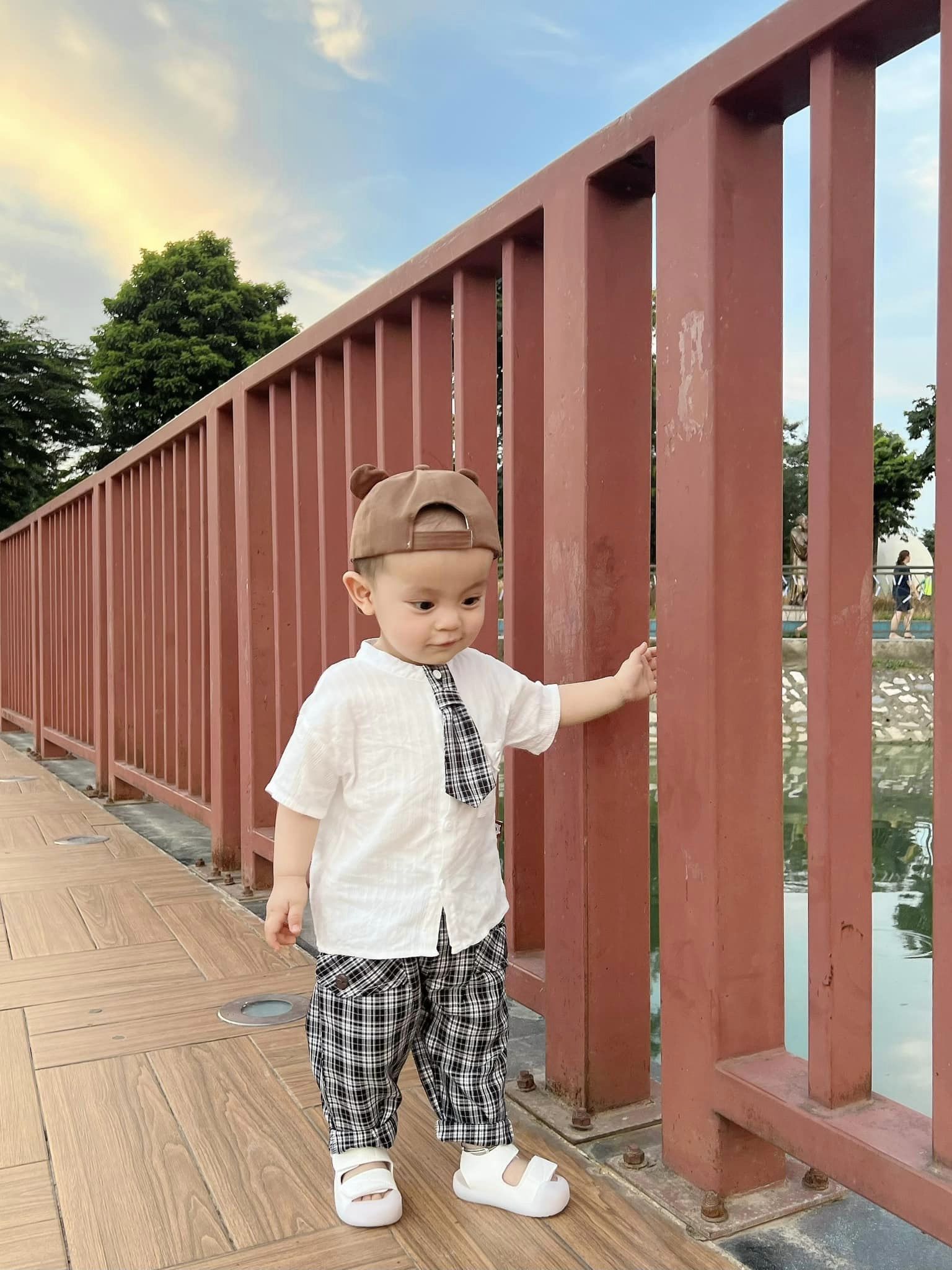 [🆕🇻🇳]  Cocandy kids – Thương hiệu thời trang thiết kế dành cho bé <3 😎❤️️⭐️ [ FEEDBACK COCANDY ]
Thi thoảng lụm nhặt những fb xinh xẻoo – nhà Kẹo có nguyên cả cây nhenn
Quần bên dưới Kẹo có 2 màu đảm bảo: Mát – nhẹ – Độc lạ
, shares-1✔️ , likes-13❤️️ , date-2024-06-05 02:00:29🇻🇳🇻🇳🇻🇳📰🆕