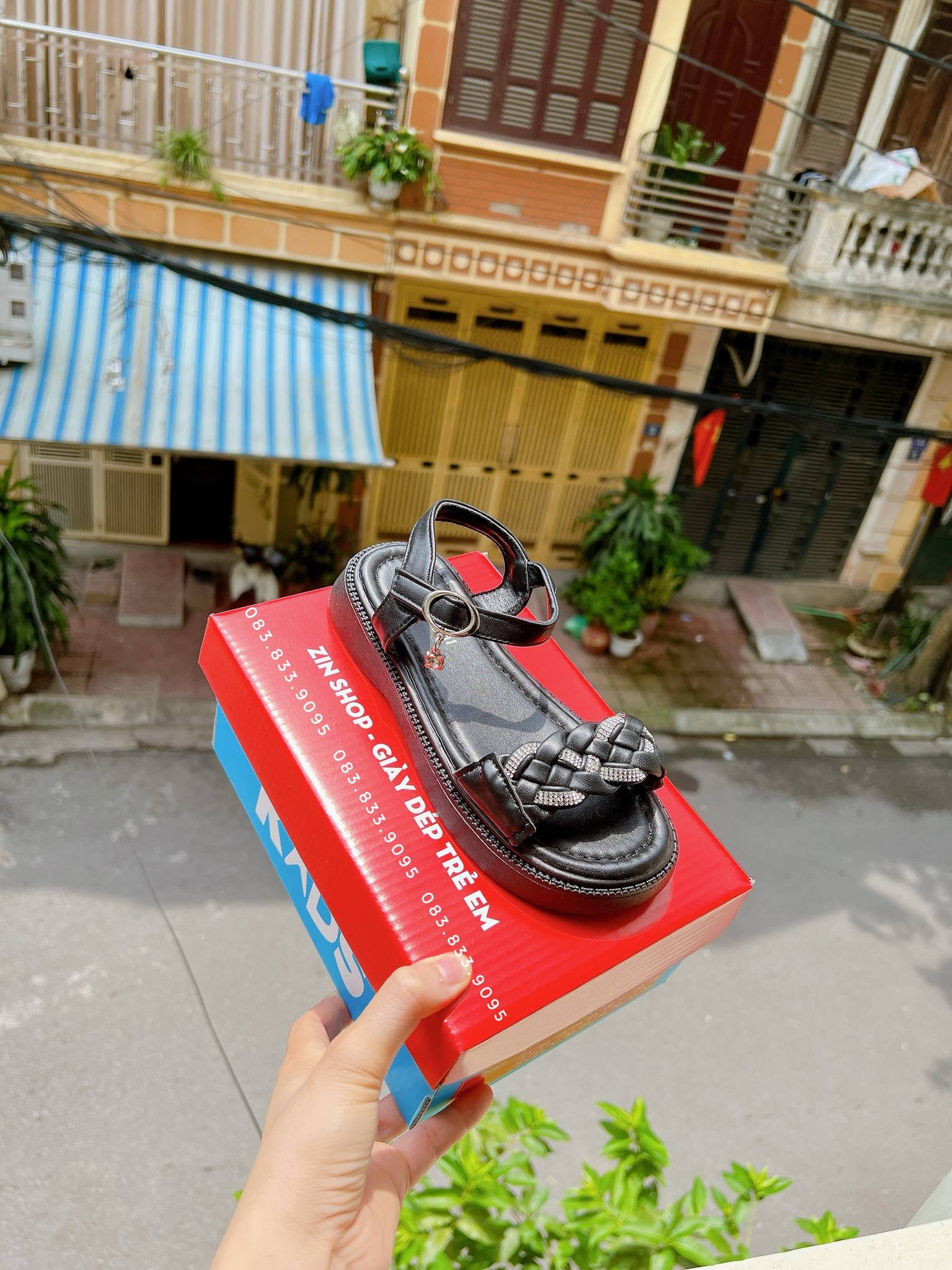 [🆕🇻🇳] Zin Shop – Giày Dép Trẻ Em – Xuất Khẩu chuyên bán sỉ và bán lẻ giày dép, phụ kiện trẻ em với nhiều mẫu mã đa dạng 🧑‍🧒❤️️👶⭐️ #giá Tặng Trên live #89K
trắng : 27, 28, 29
đen : 26, 29, 31, 32
Mọi người chốt nhanh nha cả nhà ơiiiii
Nêu Bật
, shares-0✔️ , likes-1❤️️ , date-2024-06-19 16:17:26🇻🇳🇻🇳🇻🇳📰🆕