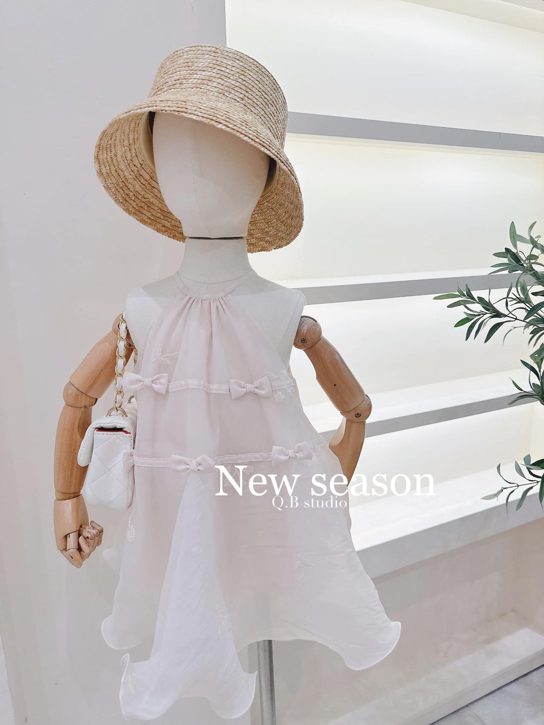 [🆕🇻🇳]  Queen Baby House – Chuyên đồ baby – 𝗤.𝗕 𝗦𝘁𝘂𝗱𝗶𝗼 – 𝗠𝗮𝗱𝗲 𝗜𝗻 𝗩𝗶𝗲𝘁 𝗡𝗮𝗺 – 𝗗𝗲𝘀𝗶𝗴𝗻 𝗕𝘆 𝗤𝘂𝗲𝗲𝗻 🧑‍🧒❤️️👶⭐️ Đ𝑎̃ 𝑐𝑜́ 𝑠𝑎̆̃𝑛 𝑡𝑎̣𝑖 𝑐𝑢̛̉𝑎 ℎ𝑎̀𝑛𝑔 𝑟𝑜̂̀𝑖 𝑛ℎ𝑒́ 𝑚𝑎𝑚𝑖 𝑜̛𝑖
size chart : 90 – 150 ( 9kg – 38kg)
Tất cả sản phẩm được Queen lên ý tưởng thiết kế & sản xuất mở bán , shares-3✔️ , likes-18❤️️ , date-2024-06-14 23:00:38🇻🇳🇻🇳🇻🇳📰🆕