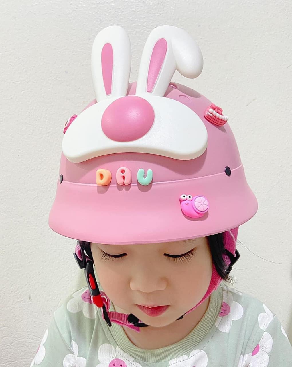 [🆕🇻🇳]   Cầu Vồng – Thế Giới Của Mẹ – Chuyên quần áo baby Quảng Châu, VNXK, hàng Thương hiệu 🧑‍🧒❤️️👶⭐️ 𝑀𝑢̃ 𝑐𝑢̛𝑛𝑔 𝑣𝑎̂̀𝑦 𝑙𝑎̣𝑖 𝑐𝑜̀𝑛 𝑐𝑜́ 𝑐ℎ𝑎𝑟𝑚 𝑡ℎ𝑒𝑜 𝑡𝑒̂𝑛 𝑏𝑒́ 𝑛𝑢̛̃𝑎.  Đội lại an toàn nhìn chắc đứa nào cũng thích.
3 màu : Ghi, hồng, đen  Từ 2-7y nhé ạ￼￼￼￼
Cú pháp , shares-0✔️ , likes-20❤️️ , date-2024-06-18 14:54:26🇻🇳🇻🇳🇻🇳📰🆕