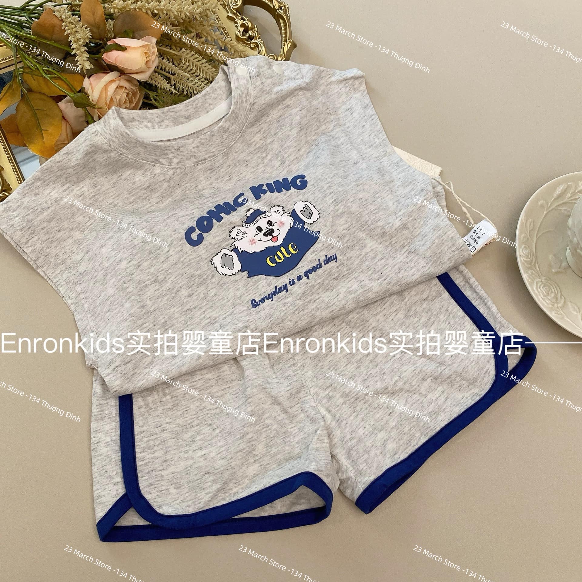 [🆕🇻🇳] 23 March Store- Thời trang trẻ em cao cấp 🧑‍🧒❤️️👶⭐️
𝐁𝐨̣̂ đ𝐨̂̀ 𝐛𝐚 𝐥𝐨̂̃ 𝐡𝐢̀𝐧𝐡 𝐠𝐚̂́𝐮 𝐬𝐢𝐞̂𝐮 𝐧𝐠𝐨̣̂ 𝐧𝐠𝐡𝐢̃𝐧𝐡
Mẫu này bé trai,bé gái mặc thì siêu dễ thương luôn nè
Chất liệu cotton mềm, thấm hút mồ hôi, co giãn , shares-0✔️ , likes-1❤️️ , date-2024-07-03 17:57:20🇻🇳🇻🇳🇻🇳📰🆕