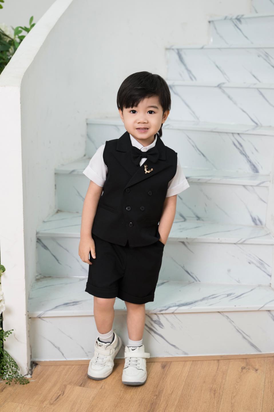 [🆕🇻🇳] TikTak House – Thời trang thiết kế cho bé 🧑‍🧒❤️️👶⭐️ Gile đen với 2 phiên bản: cổ vest cách tân và không cổ truyền thống
Cả 2 phiên bản đều được các mẹ quan tâm vì tính ứng dụng cao
Shop có size 8-30kg, ba mẹ , shares-0✔️ , likes-5❤️️ , date-2024-06-18 09:42:48🇻🇳🇻🇳🇻🇳📰🆕