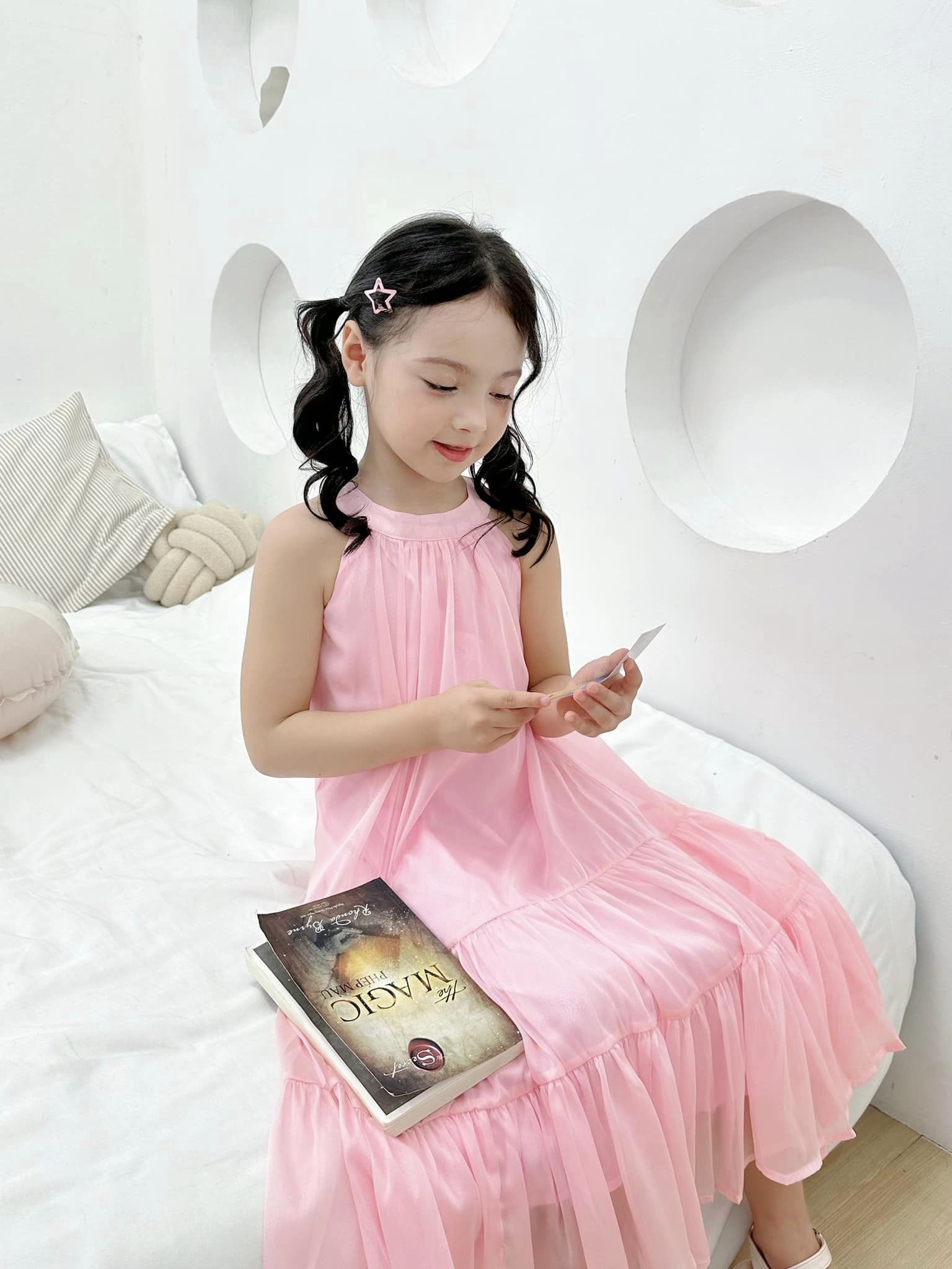 [🆕🇻🇳] Annie Baby – Cửa hàng quần áo sơ sinh & trẻ em – Đồ trẻ em 🧑‍🧒❤️️👶⭐️ Du lịch chill – Váy cực iu
Item váy yếm xinh xắn cho bé yêu vi vu kỳ nghỉ dài.
Vải voan kết hợp từng chi tiết cách điệu tôn nét nữ dịu dàng, đằm thắm
Lớp  , shares-0✔️ , likes-9❤️️ , date-2024-06-19 01:27:58🇻🇳🇻🇳🇻🇳📰🆕