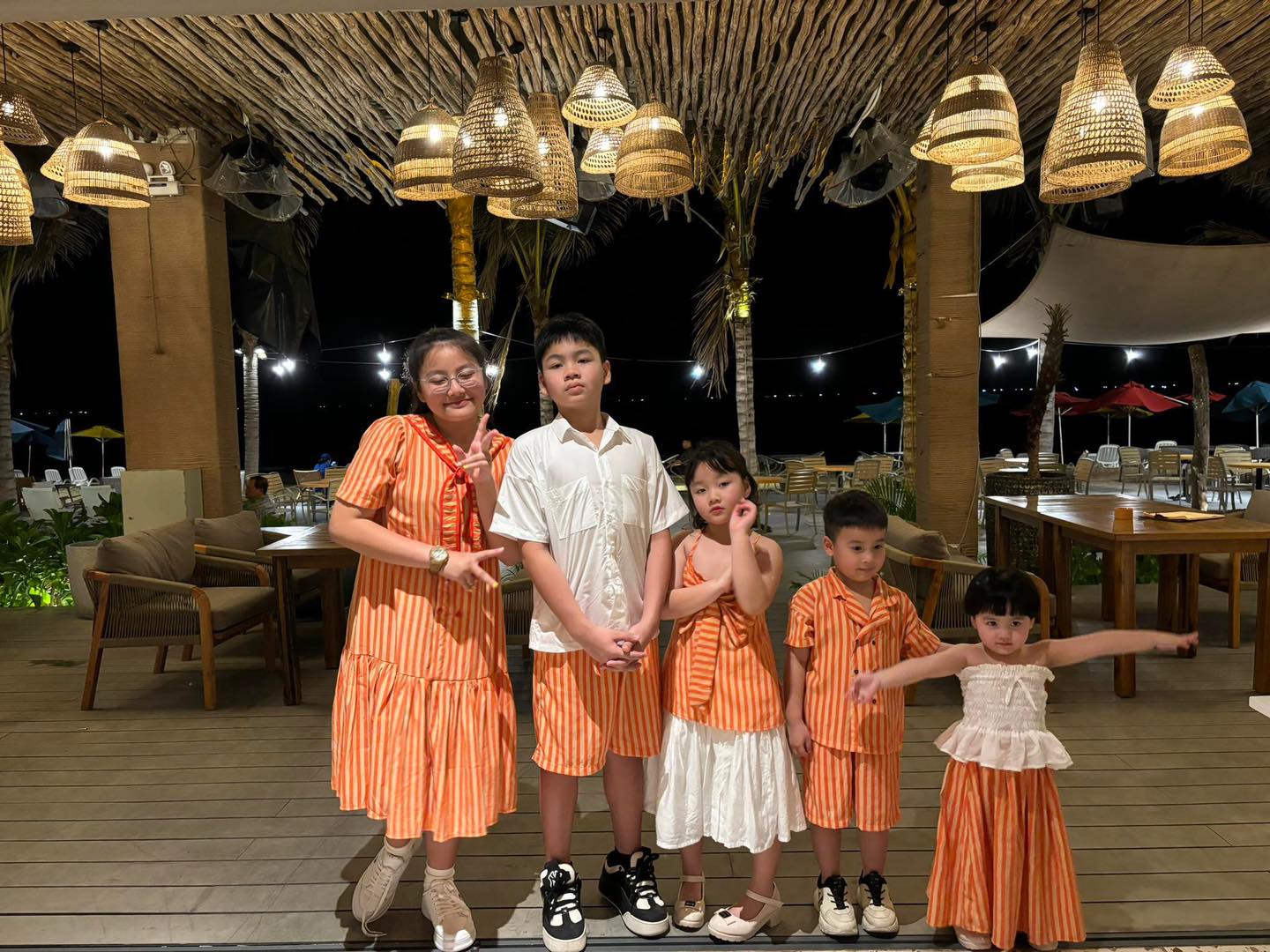 [🆕🇻🇳]  Bơ Hí – Thương hiệu thời trang thiết kế cao cấp dành cho mẹ và bé đẹp 🧑‍🧒❤️️👶⭐️  𝑭𝒆𝒆𝒅𝒃𝒂𝒄𝒌 𝒎𝒂̂́𝒚 𝒆𝒎 𝒃𝒆́ đ𝒂́𝒏𝒈 𝒚𝒆̂𝒖 𝒒𝒖𝒂́
Bơ cảm ơn cả nhà mình nhiều ạ
__________________Call, ims, zalo: 09 322 323 79
Page: Bơ Hí – Thời trang thiết , shares-0✔️ , likes-6❤️️ , date-2024-06-19 01:55:36🇻🇳🇻🇳🇻🇳📰🆕