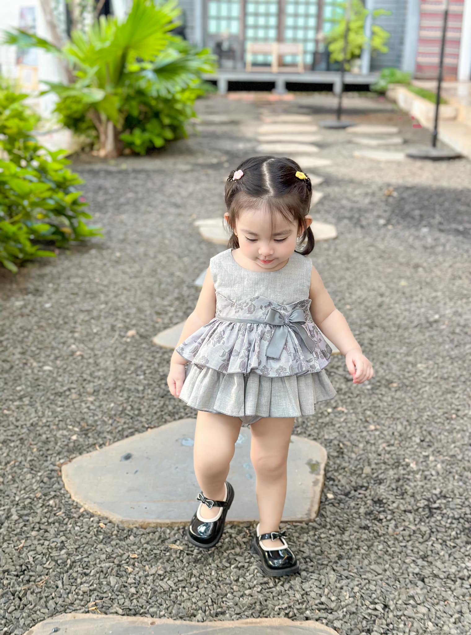 [🆕🇻🇳]  BB design – Chuyên đồ thiết kế dành cho mẹ và công chúa nhỏ 🧑‍🧒❤️️👶⭐️ Lên kệ siêu phẩm nhà em luôn nha! Em ôm được 2 cây vải stock ko đụng hàng luôn ạ! Hàng có số lượng ko sợ nhái luôn nè!Set gồm: Váy +Chip  #260xuuChất l , shares-2✔️ , likes-44❤️️ , date-2024-06-18 23:42:38🇻🇳🇻🇳🇻🇳📰🆕