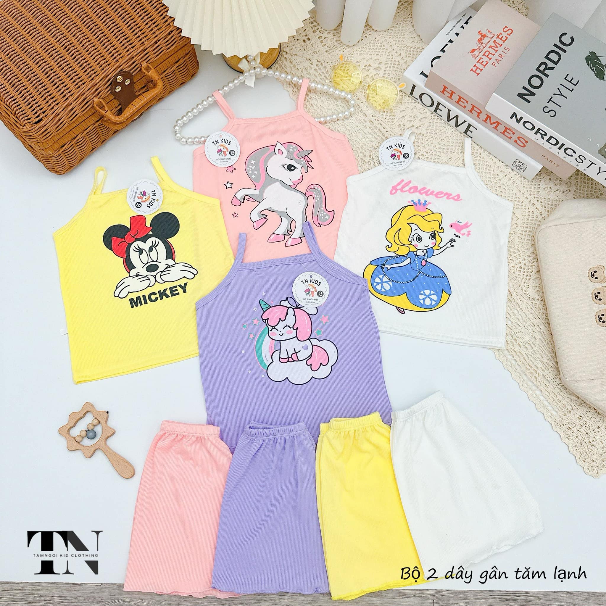 [🆕🇻🇳] Titvamit.vn – Chuyên đồ cho mẹ và bé sơ sinh giá gốc 🧑‍🧒❤️️👶⭐️ 2 dây tăm lạnh em còn full luôn mom ơi
sale  79k 1 set 3 bộ ạ
mom nhanh tay nhé
nóng như này thì mặc 2 dây cho con thoai ạ
2 dây xịn đẹp ạ
em sal , shares-0✔️ , likes-6❤️️ , date-2024-06-22 15:51:57🇻🇳🇻🇳🇻🇳📰🆕