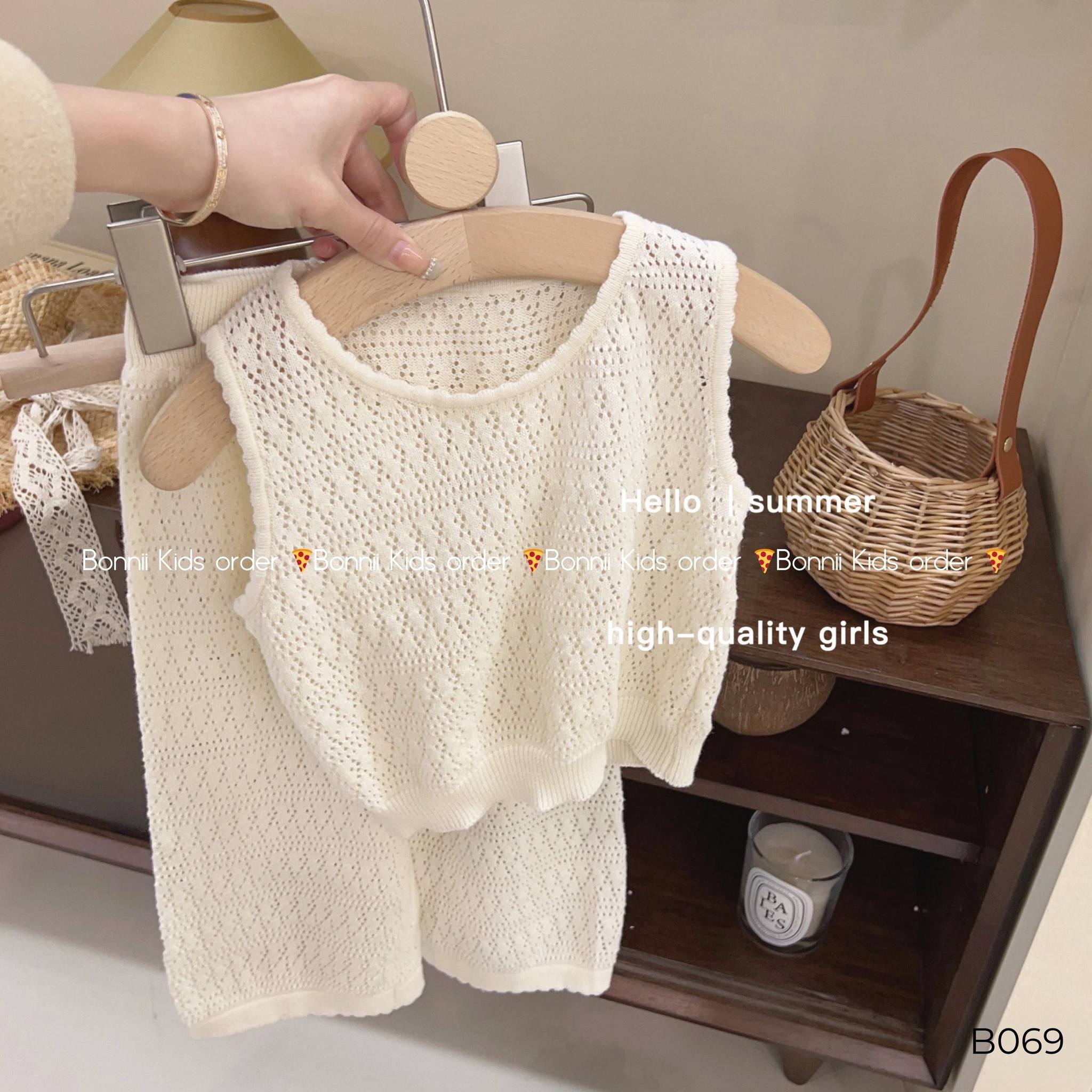 [🆕🇻🇳] Bonnii Kids – Ở đây có áo quần, giày dép, phụ kiện dành cho bé yêu của bạn 🧑‍🧒❤️️👶⭐️ Set bé gái dễ thương
Size 90-140
Lưu ý: Màu sắc có thể chênh lệch một chút do ánh sáng nhưng không đáng kể.
Hàng QCCC, order 2-4 tuần tùy biên, đặt hàng rồ , shares-0✔️ , likes-6❤️️ , date-2024-06-27 16:49:14🇻🇳🇻🇳🇻🇳📰🆕