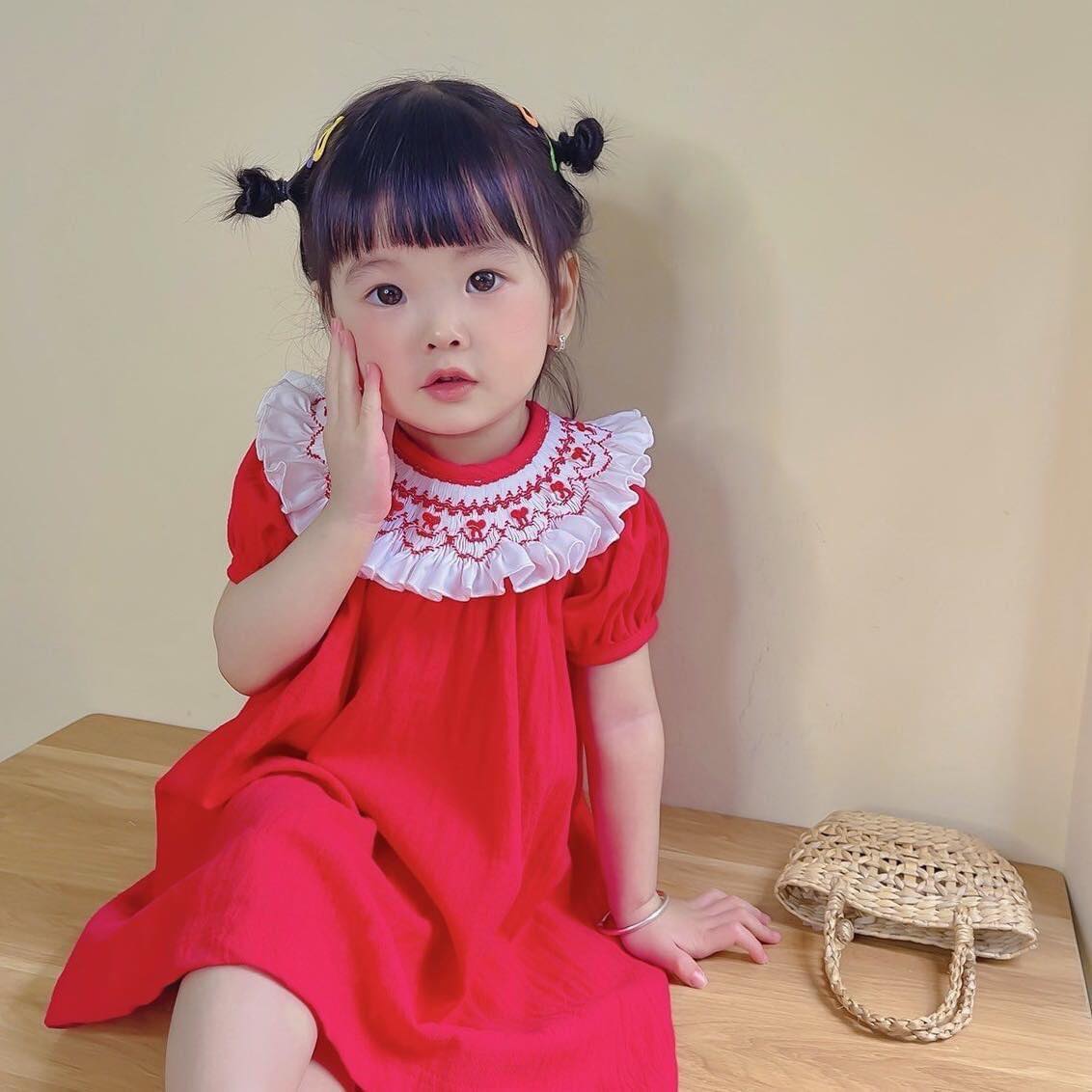 [🆕🇻🇳] DABI’s House – Chuyên Thời Trang Trẻ Em Cao Cấp 😎❤️️⭐️  𝐏𝐡𝐨̂́ 𝐥𝐞̂𝐧 đ𝐞̀𝐧 𝐛𝐞́ 𝐥𝐞̂𝐧 đ𝐨̂̀
Đ𝐚̂̀𝐦 𝐒𝐦𝐨𝐜𝐤 đ𝐚́𝐧𝐠 𝐲𝐞̂𝐮 𝐝𝐚̀𝐧𝐡 𝐜𝐡𝐨 𝐛𝐞́ 𝐭𝐡𝐢́𝐜𝐡 𝐠𝐮 𝐧𝐡𝐞̣ 𝐧𝐡𝐚̀𝐧𝐠 đ𝐚̂𝐲 𝐜𝐚́𝐜 𝐦𝐞̣ 𝐨̛𝐢BST | ĐẦM SMOCKING – 𝕸𝖔́𝖓 𝖖𝖚𝖆̀ 𝖈𝖍𝖔 𝖓𝖆̀𝖓𝖌 𝖈𝖔̂ , shares-0✔️ , likes-0❤️️ , date-2024-06-27 12:54:13🇻🇳🇻🇳🇻🇳📰🆕