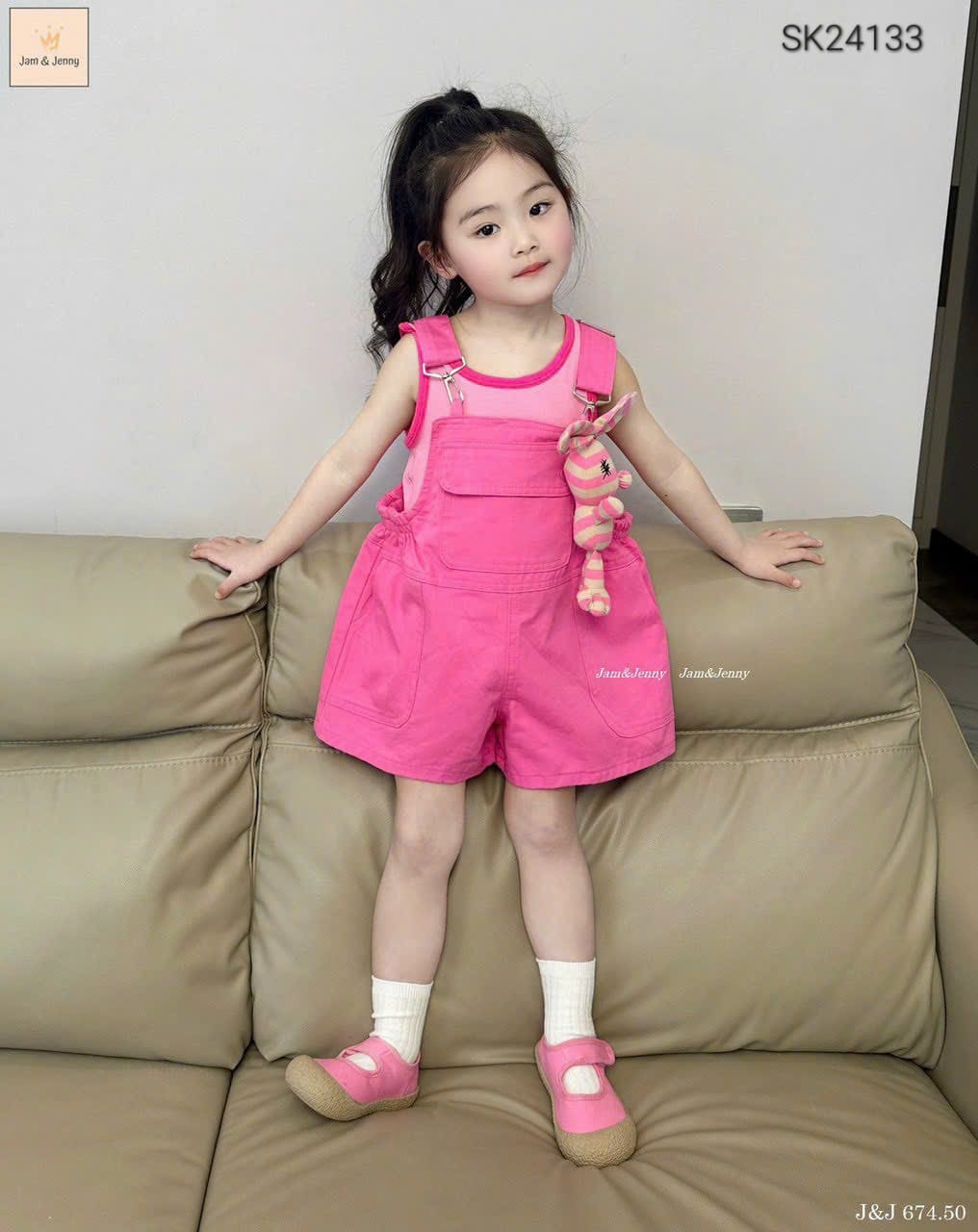 [🆕🇻🇳]  Sunny Kids – Thời trang cho bé – Sỉ/lẻ quần áo, phụ kiện trẻ em QCCC, QATE 🧑‍🧒❤️️👶⭐️ Yếm xinh ntnay chứ mng ơi  Một chiếc yếm jean hồng đính gấu siêu cuteee~mà mấy hôm nay ai cũng hóngg, chất jean mềm phối áo cotton mịn đẹp không chê vào đâ , shares-0✔️ , likes-1❤️️ , date-2024-06-28 12:21:54🇻🇳🇻🇳🇻🇳📰🆕