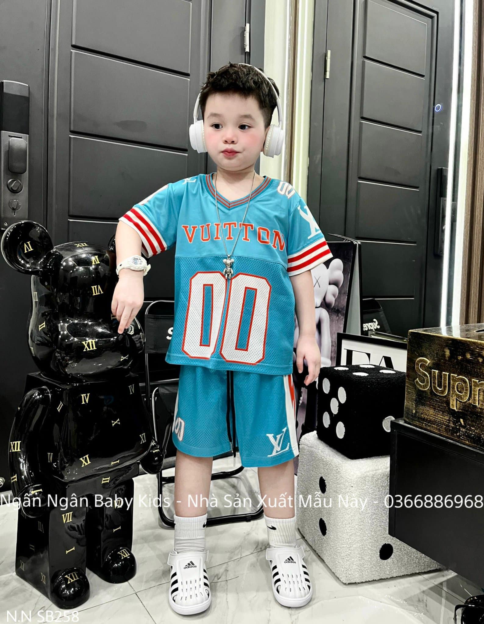 [🆕🇻🇳]  Ngân Ngân Baby Kids – Chuyên sỉ & lẻ thời trang trẻ em 🧑‍🧒❤️️👶⭐️ Set Louis vuiton cứ phải gọi là đỉnh của chóp
Set LV Lưới in siêu hot nét căng lên chuẩn phom báo phê cho các mom
Sz 90-160 (11-43kg)
, shares-0✔️ , likes-7❤️️ , date-2024-06-26 02:29:33🇻🇳🇻🇳🇻🇳📰🆕