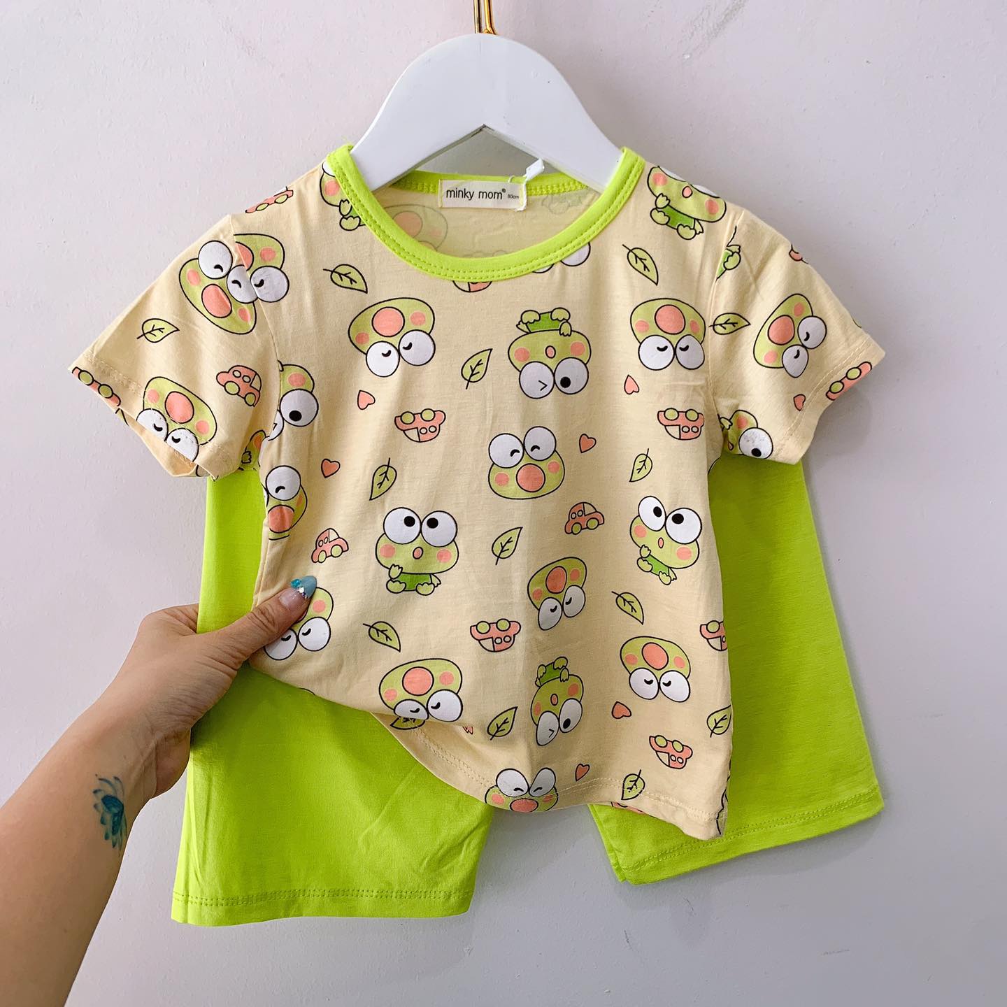 [🆕🇻🇳]  Babynista – Cung cấp quần áo trẻ em xuất khẩu, Cambodia,Thailan, Nhật.. 🧑‍🧒❤️️👶⭐️ Shop về luôn quần short màu kem phối chung với áo thun sát nách này nhaQuần form rộng style năng động thoải máiChất vải kaki dày dặn mềm đẹpMàu ke , shares-0✔️ , likes-2❤️️ , date-2024-06-26 05:02:58🇻🇳🇻🇳🇻🇳📰🆕