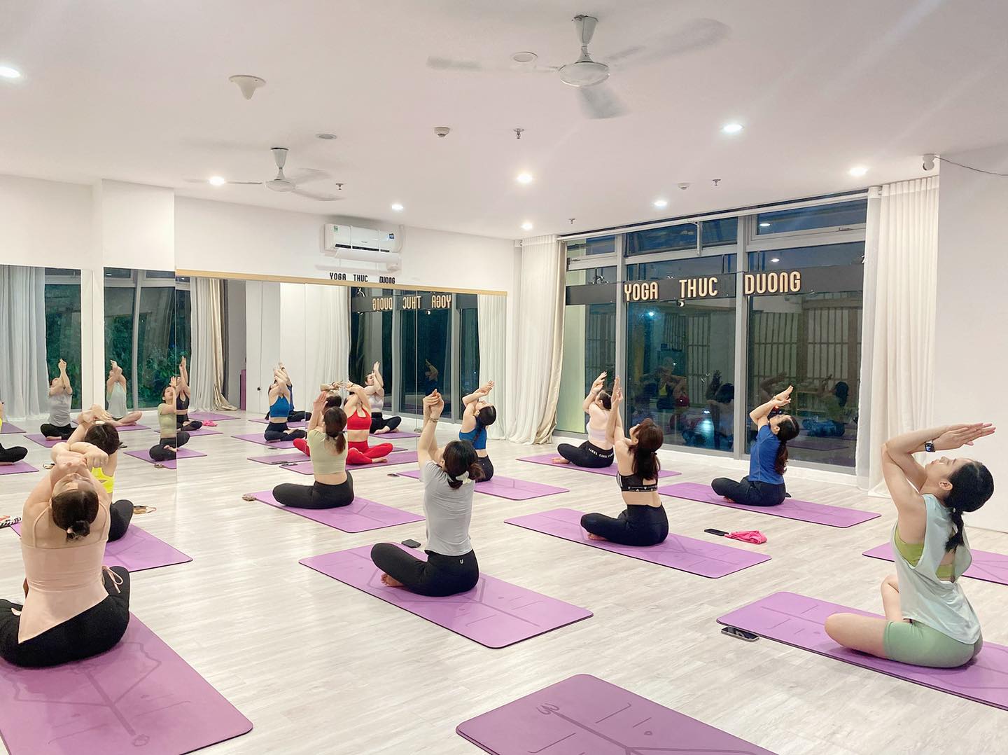 [🆕🇻🇳] Yoga Thực Dưỡng 🧘 Top1Yoga 🤸🏻‍♀️ Hạnh phúc tới từ #Yoga 

Nhịp sống ngày càng hối hả, chị em chúng mình bị cuốn theo và đôi khi quên mất việc làm cho chính bản thân mình hạnh phúc. 

Yoga  , shares-0✔️ , likes-2❤️️ , date-2024-07-03 11:48:49🇻🇳🇻🇳🇻🇳📰🆕