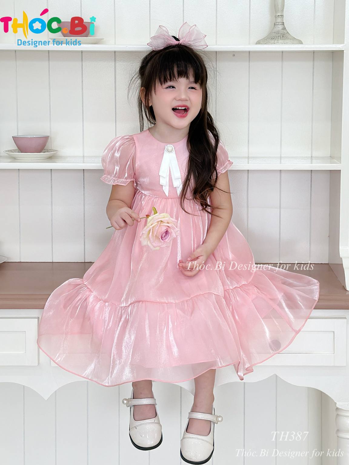 [🆕🇻🇳] Thóc.Bi Designer for kids  – Thiết kế & Thời trang 🧑‍🧒❤️️👶⭐️ Xinh hết ý luôn các tình yêu ơi
– Thiết kế cực sang trọng và nữ tính cho bé yêu. Form xòe bồng bềnh,  tiểu thư tôn dáng, điểm xuyết nơ cổ xinh xắn.
Chất , shares-0✔️ , likes-10❤️️ , date-2024-06-30 19:24:02🇻🇳🇻🇳🇻🇳📰🆕