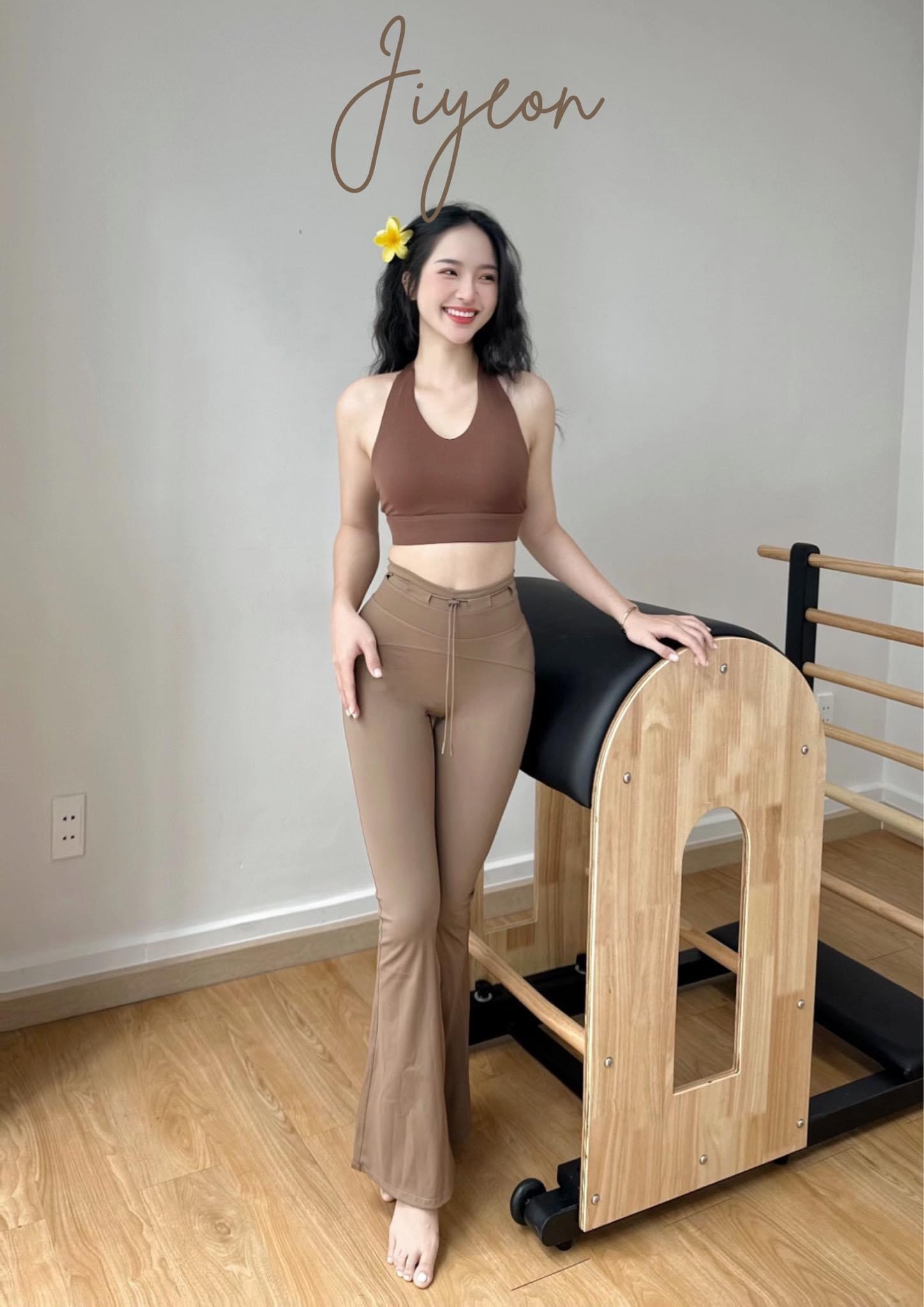 [🆕🇻🇳] Mỹ Dung Yoga – CHUYÊN SỶ, LẺ DỤNG CỤ, SÁCH YOGA  🧘 Top1Yoga 🤸🏻‍♀️ Còn hơn chục set nâu này chị nào thích ib e luôn nhá 
 Mặc siêu hách dáng ạ
 , shares-0✔️ , likes-10❤️️ , date-2024-07-01 19:46:45🇻🇳🇻🇳🇻🇳📰🆕