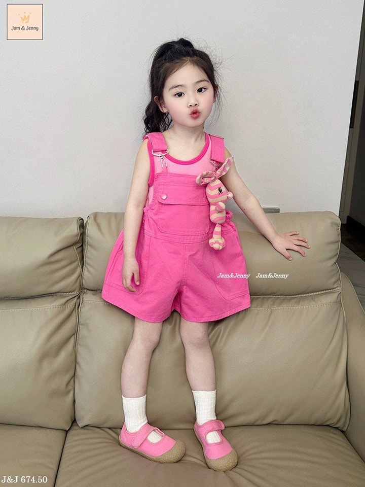 [🆕🇻🇳] Kiddie Kiddo – Thời trang trẻ em cao cấp 🧑‍🧒❤️️👶⭐️ Set yếm kèm THỎ BÔNG quá xuất sắc!
Cả cây hồng – lại thêm bạn thỏ bông các bé mê tít. Áo cotton 4 chiều mềm mát lịm, yếm kaki cotton thêm chi tiết tai yê , shares-1✔️ , likes-10❤️️ , date-2024-07-01 16:50:48🇻🇳🇻🇳🇻🇳📰🆕