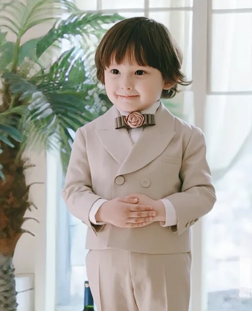 [🆕🇻🇳]  MMKID aims to bring kids the most high fashionable and high quality party design 🧑‍🧒❤️️👶⭐️ Kid’s vest for any occasions: birthdays, wedding, event in Cream Color
Set 5 pieces: Vest, Pant, Shirts in white, bow tie, suspendersAvailable now at MMK , shares-0✔️ , likes-2❤️️ , date-2024-07-05 00:39:02🇻🇳🇻🇳🇻🇳📰🆕