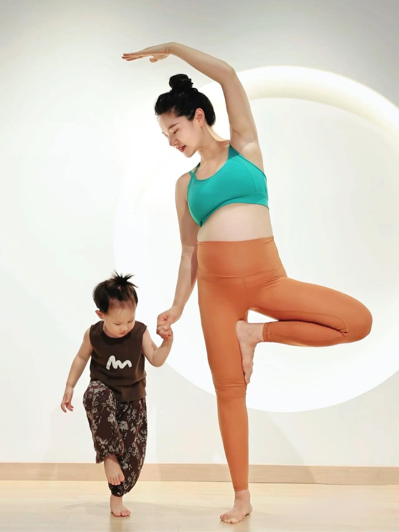 [🆕🇻🇳] Mỹ Dung Yoga – CHUYÊN SỶ, LẺ DỤNG CỤ, SÁCH YOGA  🧘 Top1Yoga 🤸🏻‍♀️ Set e sẵn
 Lulu co dán mẹ bầu mặc vô tư nhé
 , shares-0✔️ , likes-11❤️️ , date-2024-07-06 15:28:10🇻🇳🇻🇳🇻🇳📰🆕