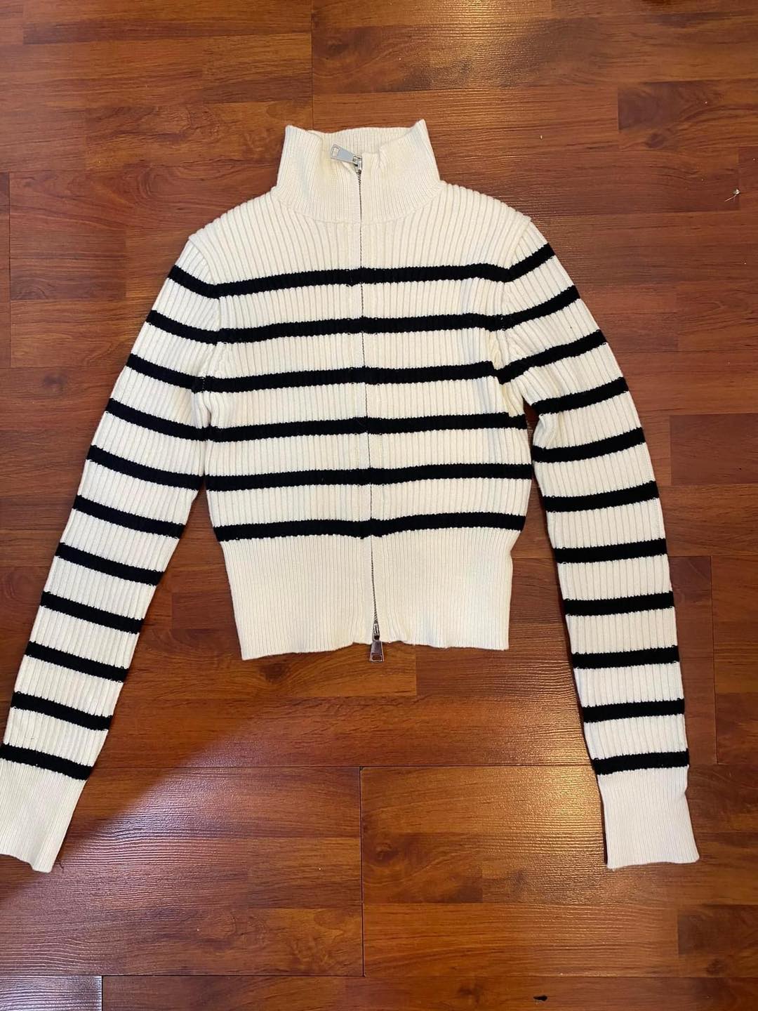 [🆕🇻🇳]  Măng Kids chuyên các mặt hàng xuất dư, xuất xịn 😎❤️️⭐️ Soạn hàng mà ngất ngây bới nó xịn đẹp quá
Chất len đanh mịn lắn
Áo trong đơn giản mà mix lên quá chất. E có hoen chục cái hàng tuồn xịn của BÊ Ét sờ ka
, shares-0✔️ , likes-6❤️️ , date-2024-07-07 01:10:03🇻🇳🇻🇳🇻🇳📰🆕