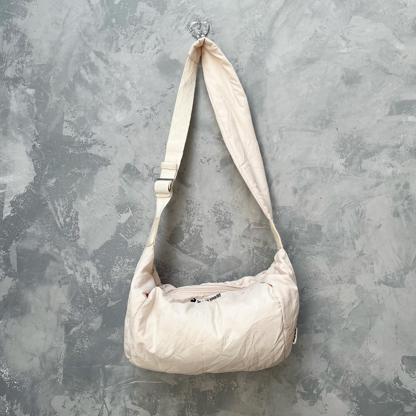 [🆕🇻🇳] Tiệm của Xoăn – Mua sắm & bán lẻ 🧑‍🧒❤️️👶⭐️ SOLD
Túi chéo( le.coq)
– Size ngang 35cm, cao 24cm, đáy 8cm
– Cond 8/9 hình 6,7 có vết ạ, hình 8 có vết ngả vàng mờ bên hông, tổng thể nhìn sát mới thấy ạ, , shares-0✔️ , likes-1❤️️ , date-2024-07-10 16:59:03🇻🇳🇻🇳🇻🇳📰🆕