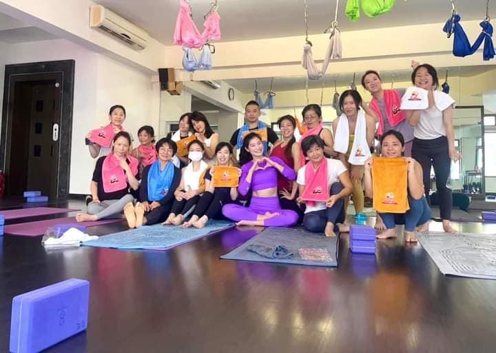 [🆕🇻🇳] Bảo Ngọc Yogi – 💜Chia sẻ kiến thức Yoga💜 🧘 Top1Yoga 🤸🏻‍♀️ Khăn lau mồ hôi nhà e đi Đài Loan các bác ạ
 Một HLV người Việt tại Đài đã lất khăn MH làm quà tặng cho học viên
 Vừa thiết thực, gi.á lại rẻ nè
 , shares-0✔️ , likes-4❤️️ , date-2024-07-09 12:56:01🇻🇳🇻🇳🇻🇳📰🆕