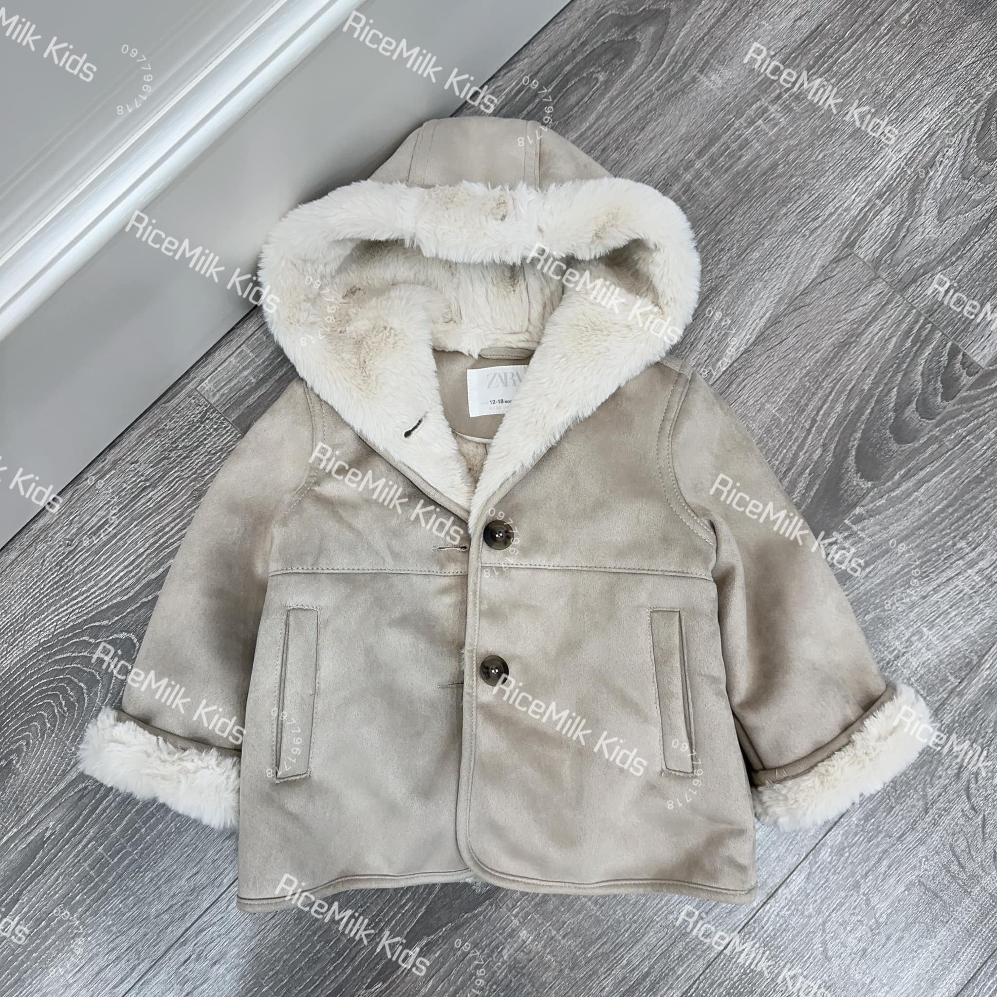 [🆕🇻🇳] RiceMilk Kids – thời trang trẻ em xuất khẩu 😎❤️️⭐️ Link shopee:
Áo da lộn #Zar@ dư xịn cho bé. Da lộn mềm lót lông thỏ ấm áp. Màu nude rất xinh trai gái đều mặc được.
12-18m 18-24m 2-3y 3-4y 4-5y
Link gro , shares-0✔️ , likes-2❤️️ , date-2024-07-06 20:22:20🇻🇳🇻🇳🇻🇳📰🆕