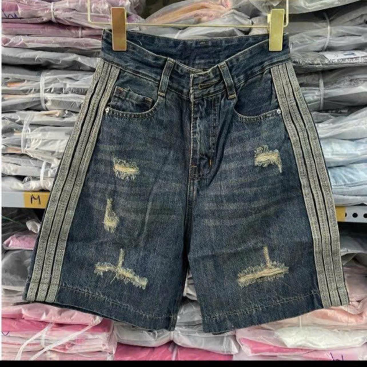 [🆕🇻🇳]  Shop Bé Xinh Hồng Hồng – Chuyên thời trang mẹ và bé ! Hàng Việt Nam giống hình 100% 🧑‍🧒❤️️👶⭐️ E Có 3sz s-m-l ạ . #130k mời khách
, shares-0✔️ , likes-44❤️️ , date-2024-07-07 13:41:23🇻🇳🇻🇳🇻🇳📰🆕