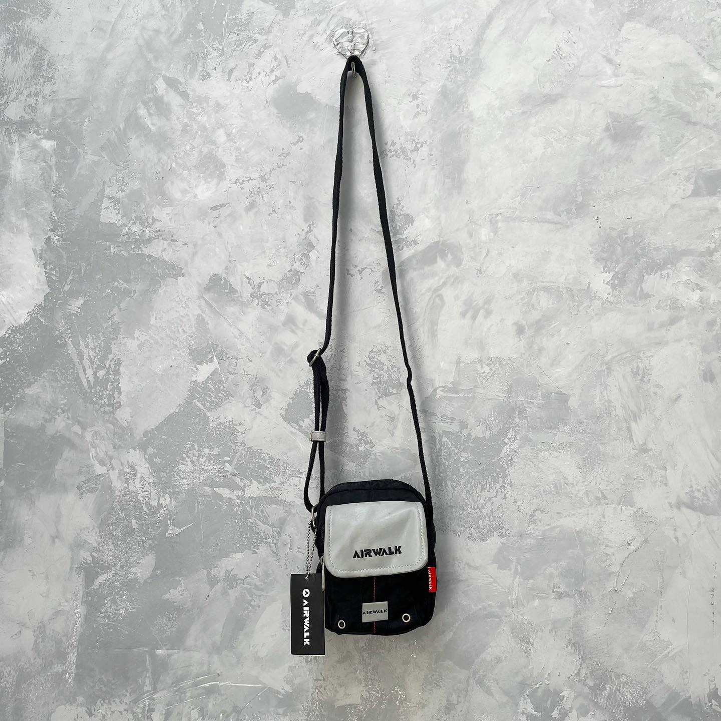 [🆕🇻🇳] Tiệm của Xoăn – Mua sắm & bán lẻ 🧑‍🧒❤️️👶⭐️ 285.000
Túi chéo( Air.Walk)
– Size ngang 12cm, cao 15cm, hông 4cm, vừa ip13
– Cond 8/9 hình 5 có vết nhẹ ạBạn vui lòng đọc kĩ và xem hình trước khi chốt , shares-0✔️ , likes-0❤️️ , date-2024-07-10 16:50:12🇻🇳🇻🇳🇻🇳📰🆕