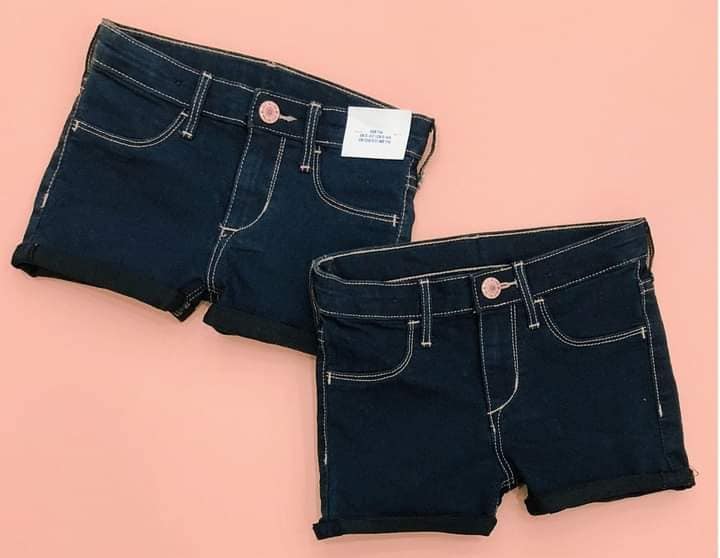 [🆕🇻🇳]  Khánh Nhung Shop – Hàng Hiệu VNXK cao cấp 🧑‍🧒❤️️👶⭐️ [13kg-35kg] Quần short jean bé gái H-&-M
Màu jean đậm bất chấp phối với các thể loại ạ
* Chất jean chuẩn mềm
* Bên trong có tăng đơ
* Nút cài dập nổi
* Cam , shares-1✔️ , likes-0❤️️ , date-2024-07-12 18:00:10🇻🇳🇻🇳🇻🇳📰🆕