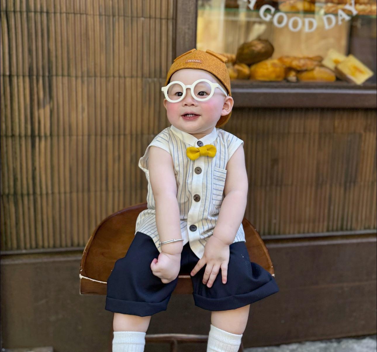 [🆕🇻🇳] Baby Closet luôn muốn được đồng hành cùng các mom chăm sóc, bảo vệ và yêu thương các con 🧑‍🧒❤️️👶⭐️ Ưng set này quá đi mất, tone đen mặc lên nhìn soang quá1 set gồm áo + yếm nha các momsz 66: 6 -8kg
sz 73: 8- 10kg ( bé 8,1kg mặc sz 73 )
sz 80: 10-12 , shares-0✔️ , likes-5❤️️ , date-2024-07-12 08:20:32🇻🇳🇻🇳🇻🇳📰🆕