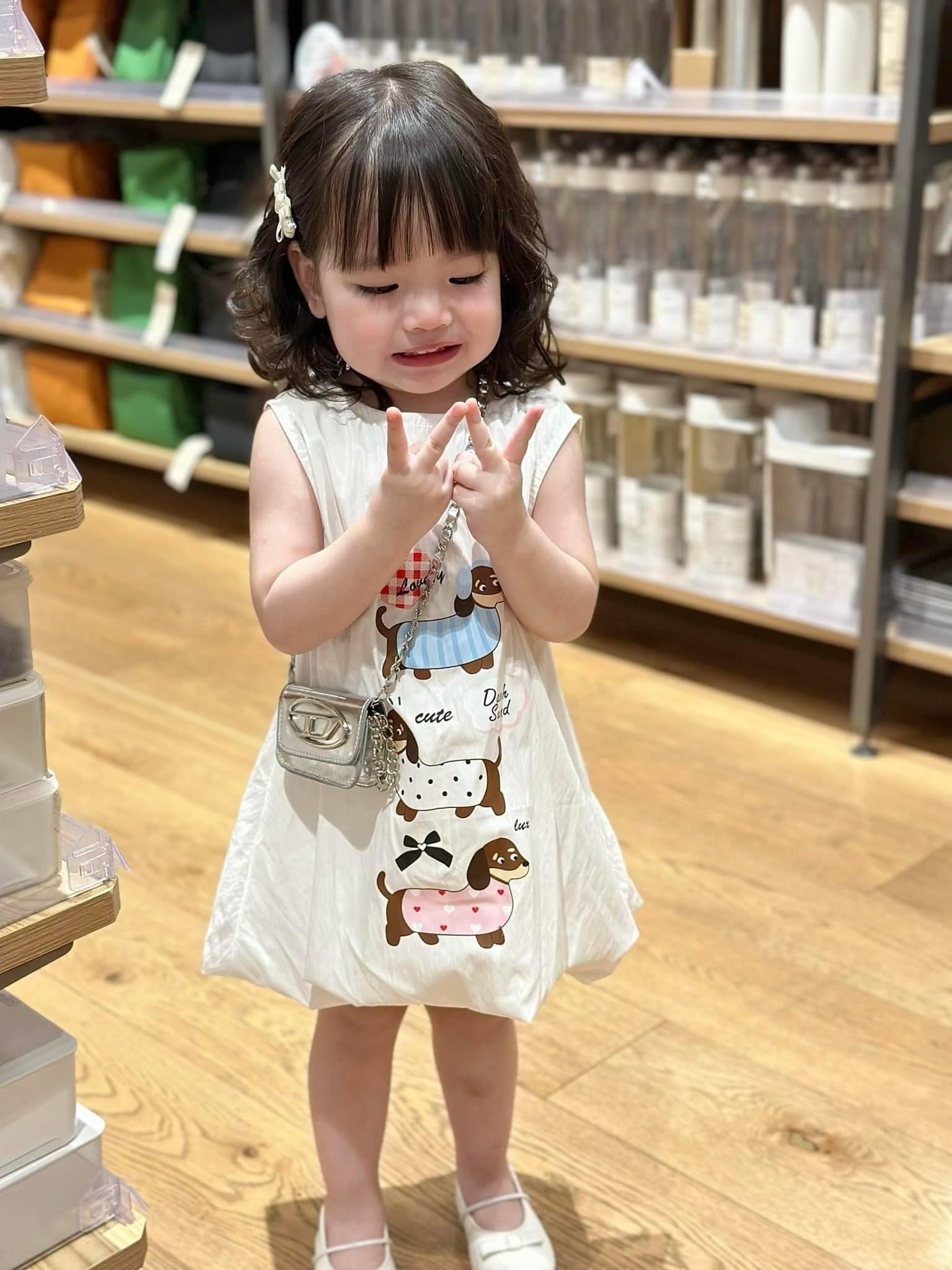 [🆕🇻🇳] Baby Closet luôn muốn được đồng hành cùng các mom chăm sóc, bảo vệ và yêu thương các con 🧑‍🧒❤️️👶⭐️ Nghe bảo đang hot lắm, e lên ngay deal tương tác #139kk/cTrắng và Xám khách chọn màu và sz nhaHOT : VÁY BÍ NƠ IN CÚN 2M CHO BÉ GÁI ĐÁNG YÊUVáy bí nơ , shares-0✔️ , likes-3❤️️ , date-2024-07-13 03:16:35🇻🇳🇻🇳🇻🇳📰🆕