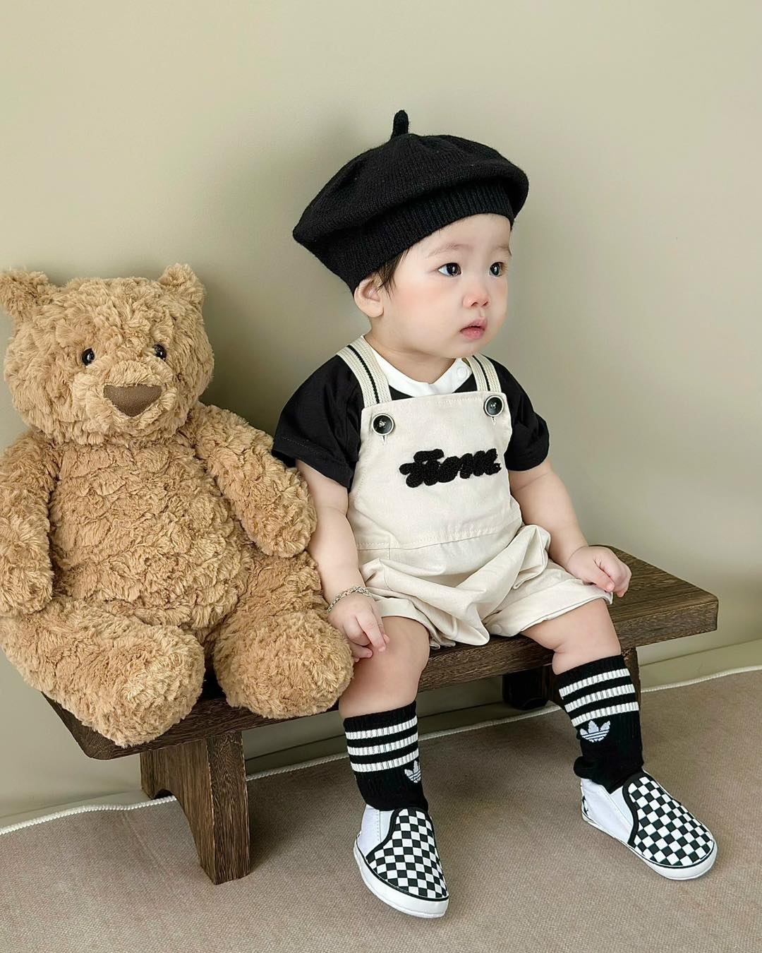 [🆕🇻🇳] Baby Closet luôn muốn được đồng hành cùng các mom chăm sóc, bảo vệ và yêu thương các con 🧑‍🧒❤️️👶⭐️ Ưng set này quá đi mất, tone đen mặc lên nhìn soang quá1 set gồm áo + yếm nha các momsz 66: 6 -8kg
sz 73: 8- 10kg ( bé 8,1kg mặc sz 73 )
sz 80: 10-12 , shares-0✔️ , likes-5❤️️ , date-2024-07-12 08:20:32🇻🇳🇻🇳🇻🇳📰🆕