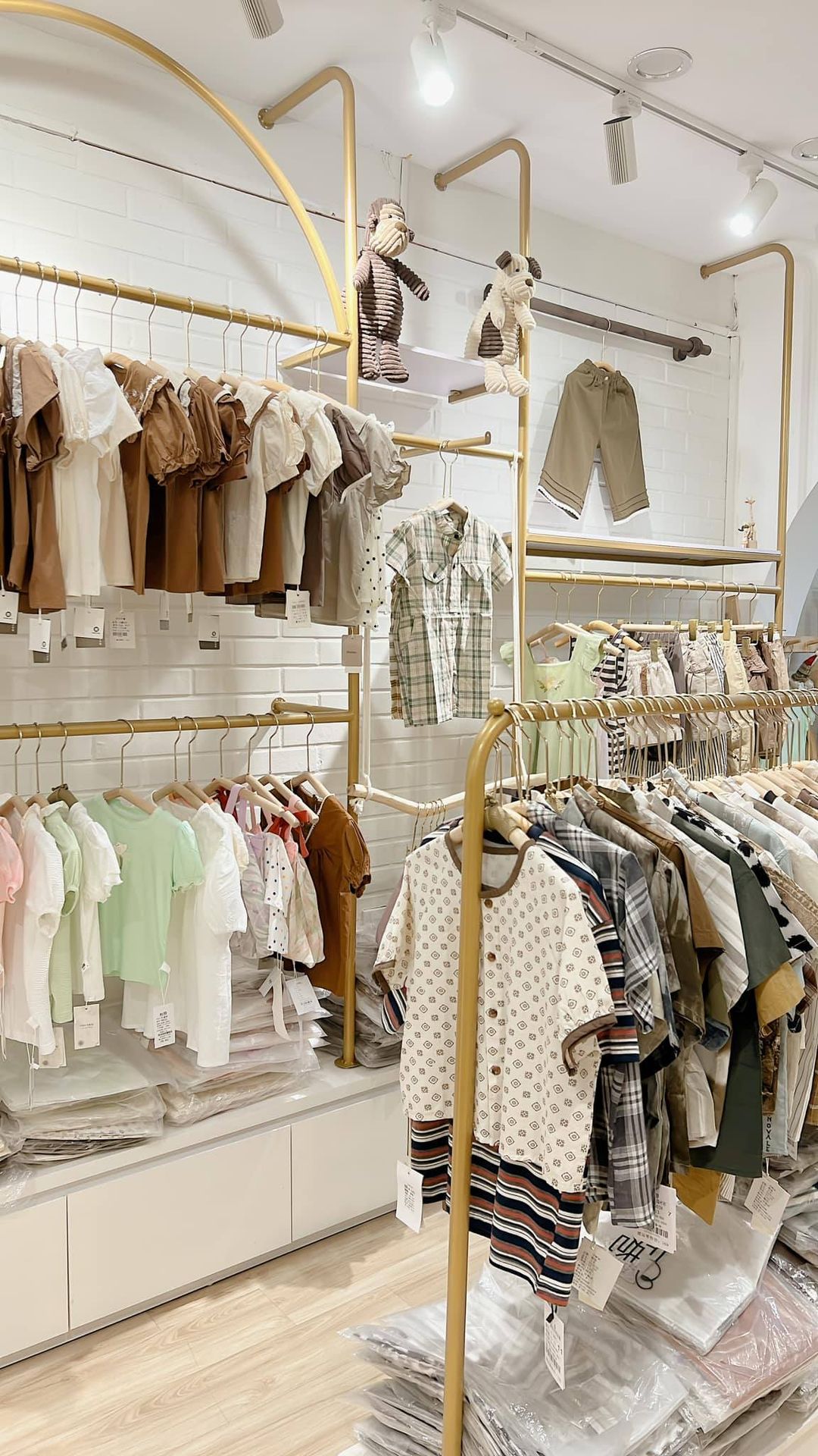 [🆕🇻🇳] Minti Baby and Kids – Korean style – chuyên các sản phẩm QCCC dòng style Hàn/xuất Hàn 🧑‍🧒❤️️👶⭐️ Rất xin lỗi các bác vì hôm nay Minti off live do lượng đơn quá tải và lọc sale dọn kho.
Ngày mai Minti live bù cho các bác chốt nhé.
Các đơn hàng các bác đ , shares-0✔️ , likes-8❤️️ , date-2024-07-16 00:01:53🇻🇳🇻🇳🇻🇳📰🆕