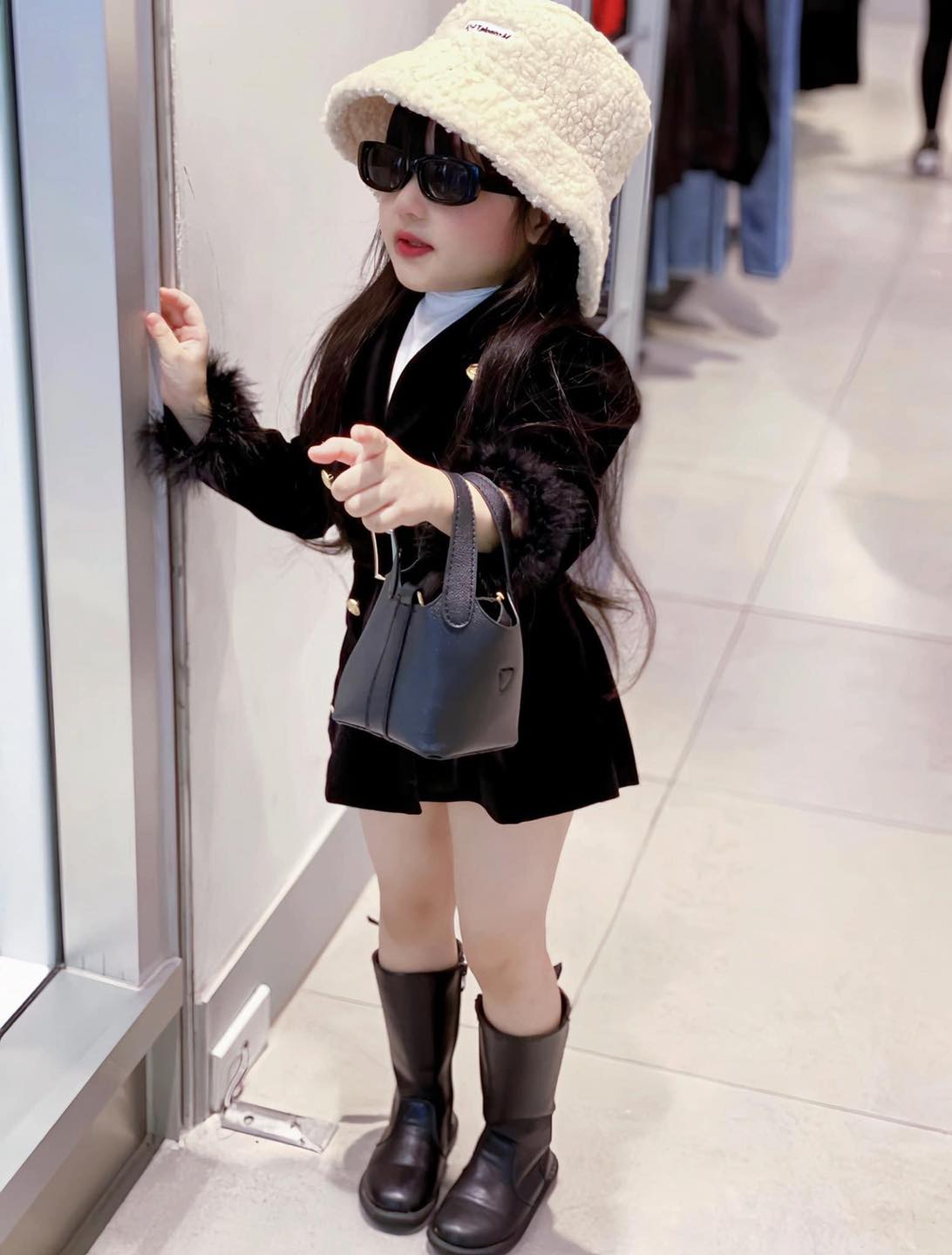 [🆕🇻🇳]  Suri baby kids – Thời trang cho bé thiết kế, hàng QC Cao Cấp 😎❤️️⭐️ Sớm nay cần 1 chiếc khoác nhẹ đủ xinh mà đẹp lắm nha
Phiên bản tiền triệu hàng ng lớn e chỉ làm #1xx vì đam mê thuiii chứ để lên fom thế này cũng siuu hờ , shares-4✔️ , likes-76❤️️ , date-2023-11-23 14:02:58🇻🇳🇻🇳🇻🇳📰🆕