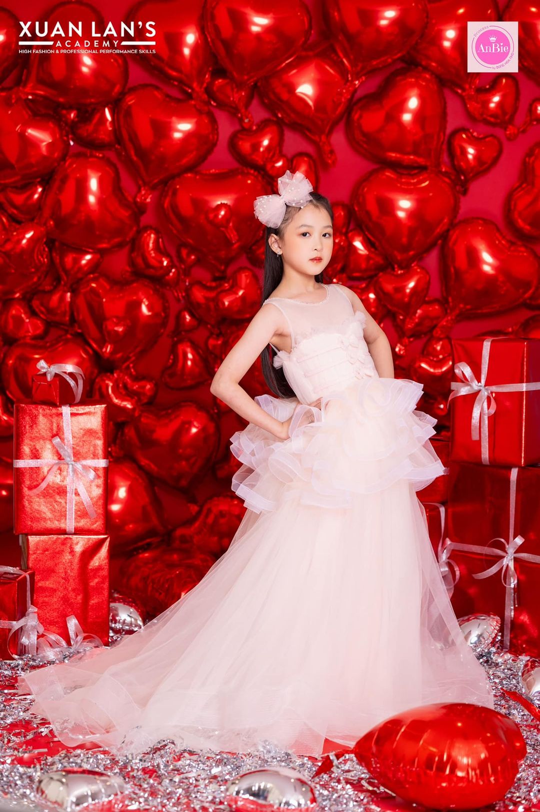 [🆕🇻🇳] Những Bông Hoa Nhỏ (AnBi Kids) 😎❤️️⭐️ Giáng sinh tuyệt đẹp trong thiết kế của AnBie 
#AnBie #nhungbonghoanho #AnBieluxury
 , shares-0✔️ , likes-12❤️️ , date-2023-12-17 02:33:04🇻🇳🇻🇳🇻🇳📰🆕